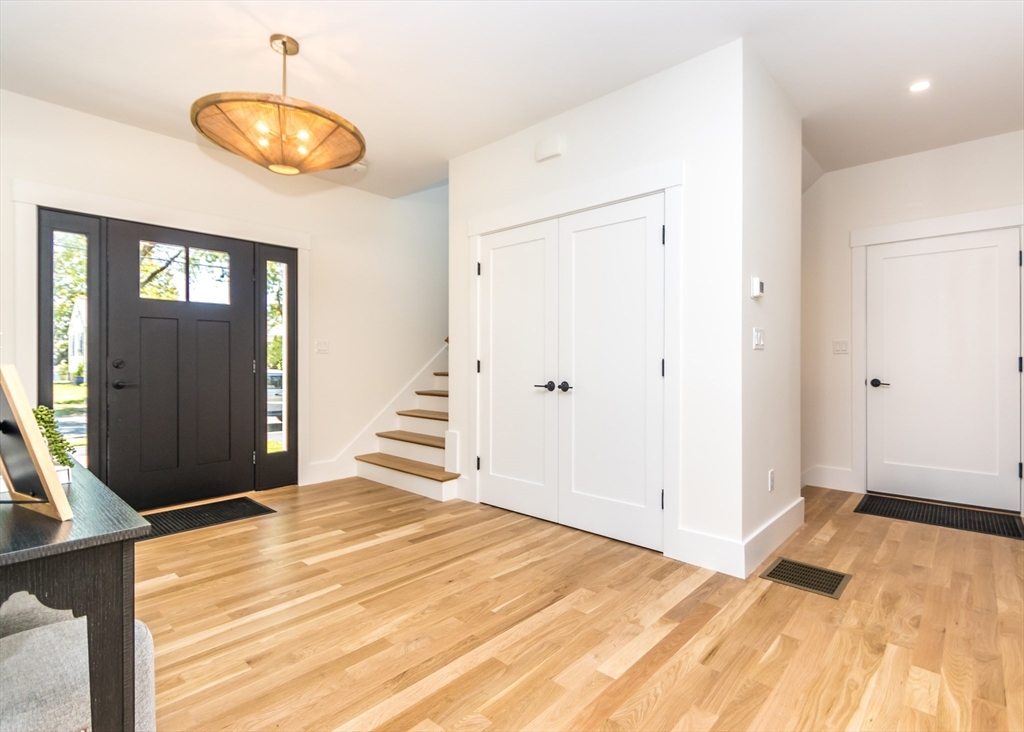 Waltham, Massachusetts, 02452, United States, 6 Bedrooms Bedrooms, ,4 BathroomsBathrooms,Residential,For Sale,1891361
