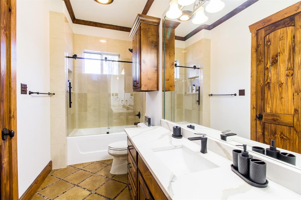 Italy, Texas, 76651, United States, 8 Bedrooms Bedrooms, ,6 BathroomsBathrooms,Residential,For Sale,1763105