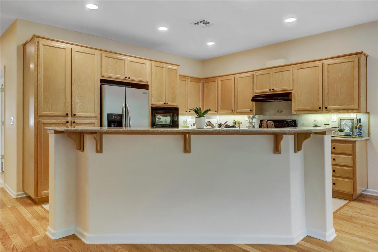 Grass Valley, California, 95945, United States, 2 Bedrooms Bedrooms, ,2 BathroomsBathrooms,Residential,For Sale,1990236