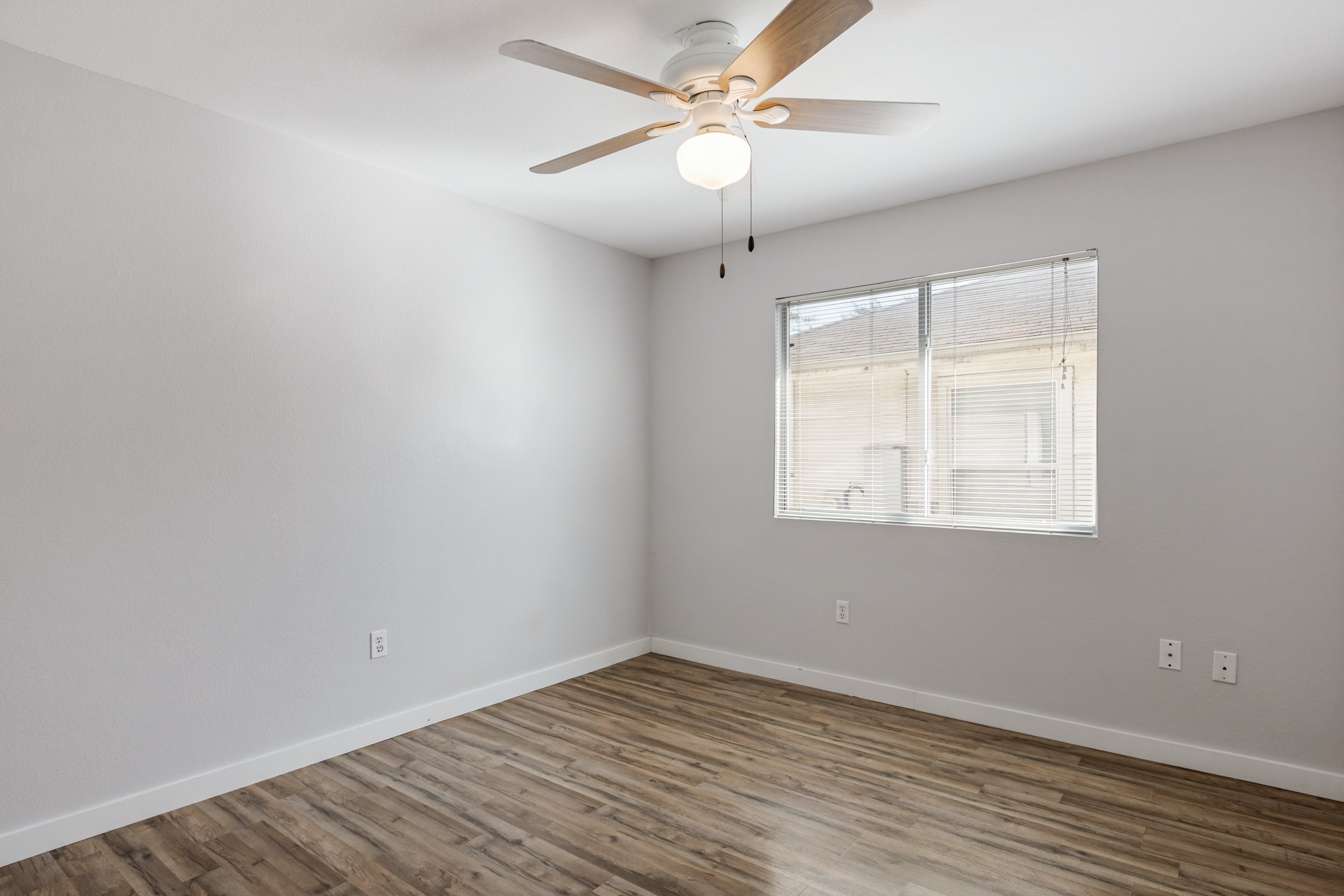  Beautifully Remodeled in Riverside Meadows - 物件實景