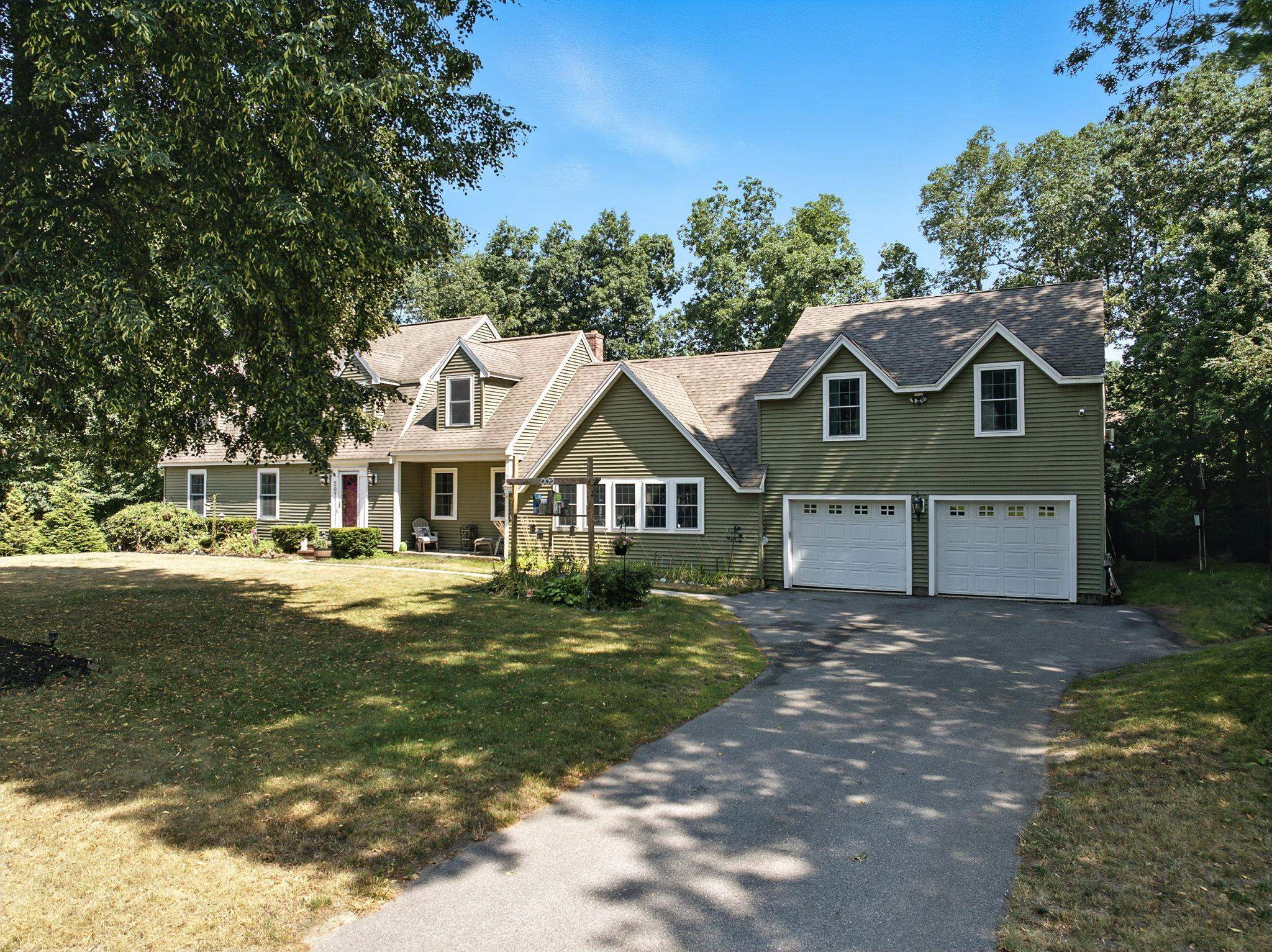 Plaistow, New Hampshire, 03865, United States, 4 Bedrooms Bedrooms, ,3 BathroomsBathrooms,Residential,For Sale,1987491