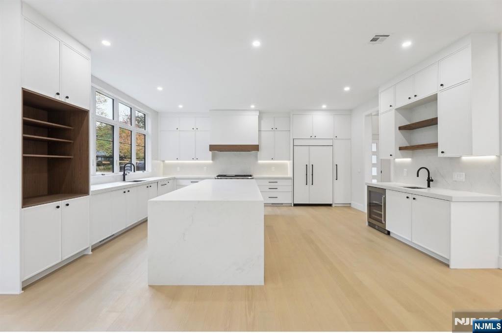 Haworth, New Jersey, 07641, United States, 6 Bedrooms Bedrooms, ,7 BathroomsBathrooms,Residential,For Sale,1989640