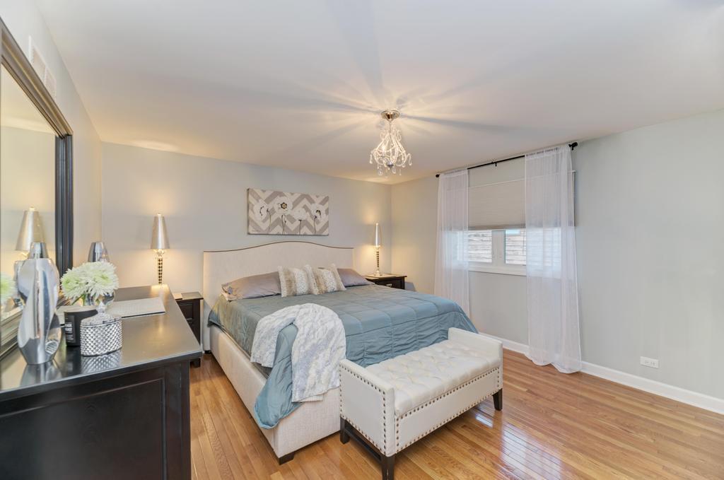 Wood Dale, Illinois, 60191, United States, 4 Bedrooms Bedrooms, ,3 BathroomsBathrooms,Residential,For Sale,1944958