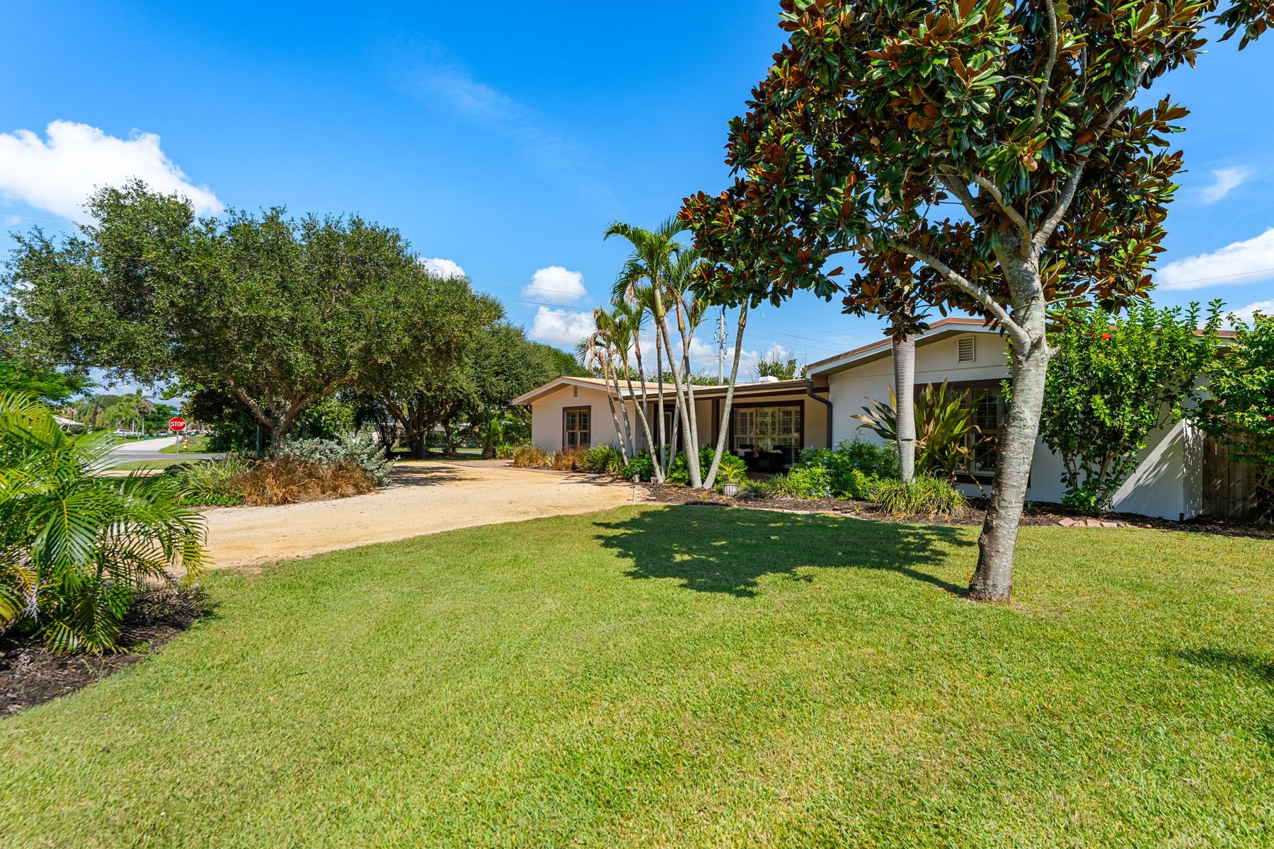 240 Deland Avenue, Indialantic, FL, 32903 - 物件實景