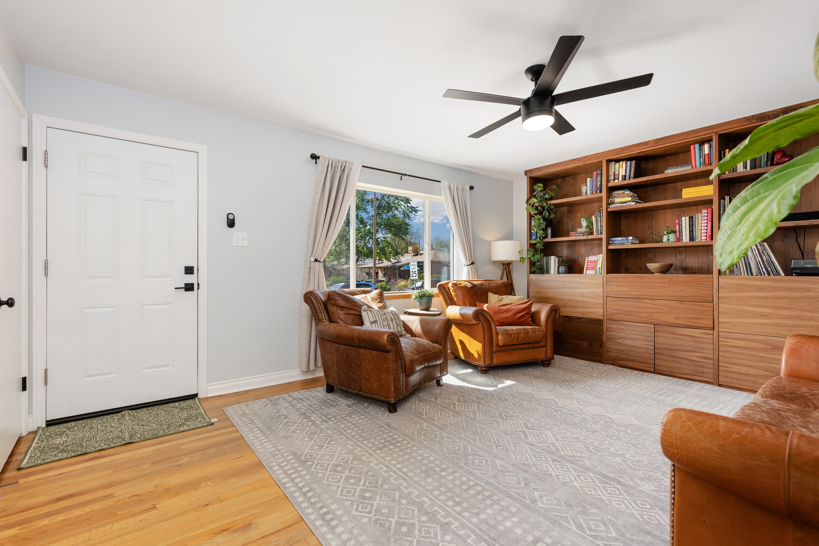  Stylish Ranch Living with Detached ADU - 物件實景