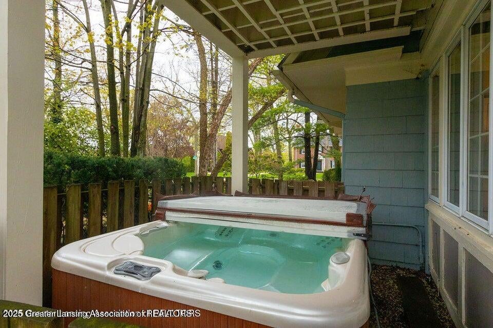 East Lansing, Michigan, 48823, United States, 6 Bedrooms Bedrooms, ,6 BathroomsBathrooms,Residential,For Sale,1992121