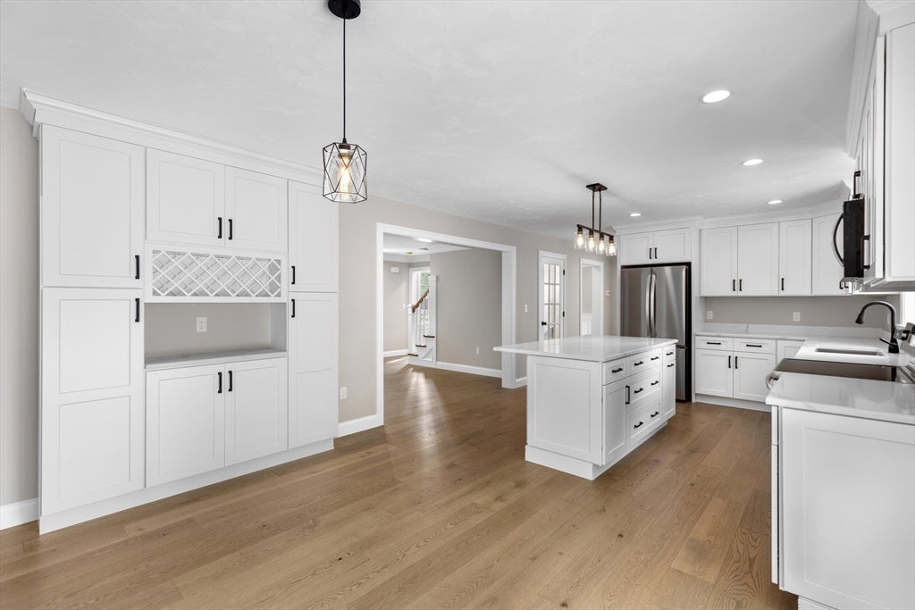 Lakeville, Massachusetts, 02347, United States, 3 Bedrooms Bedrooms, ,3 BathroomsBathrooms,Residential,For Sale,1943021