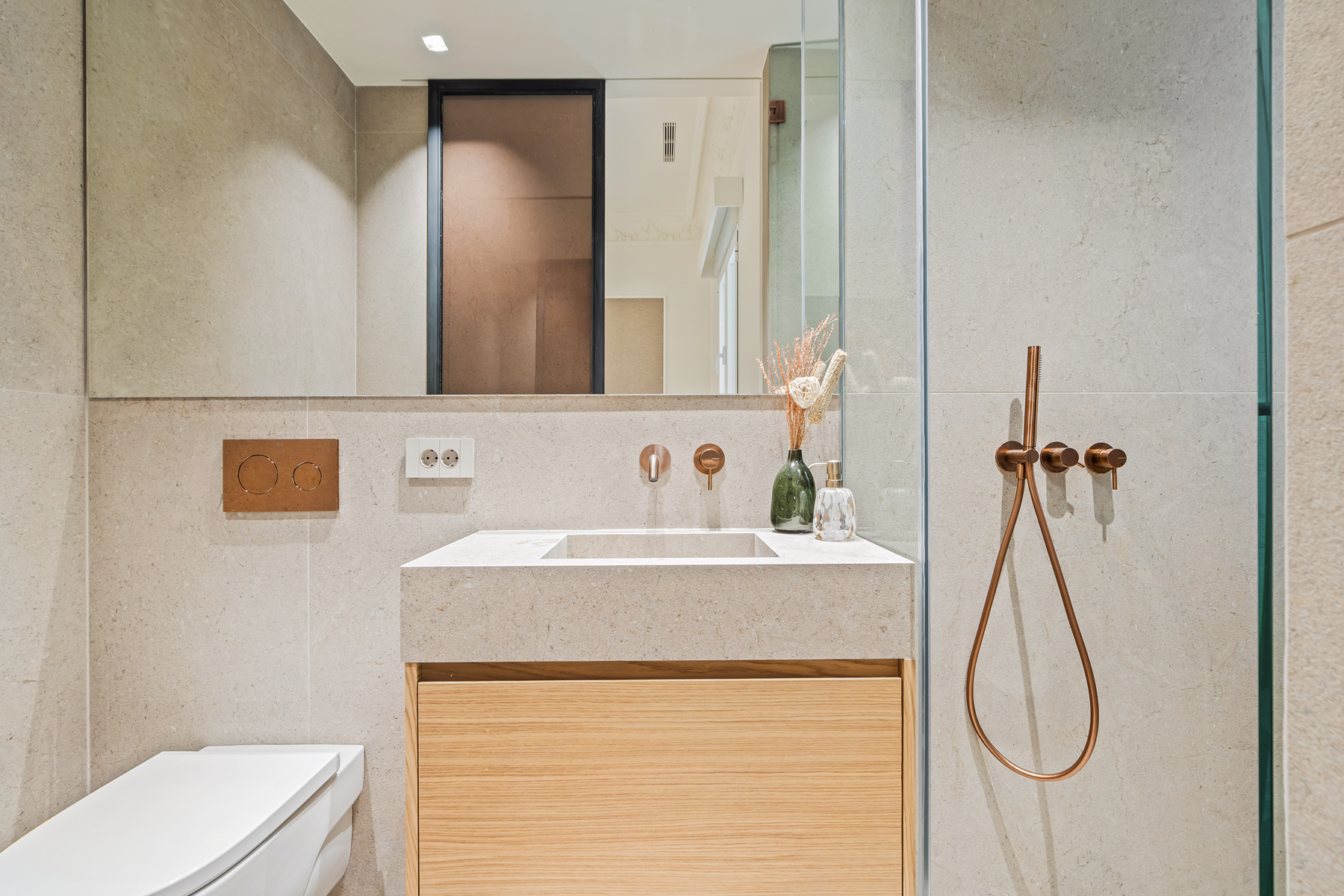  Spacious contemporary design flat in the center - 物件實景