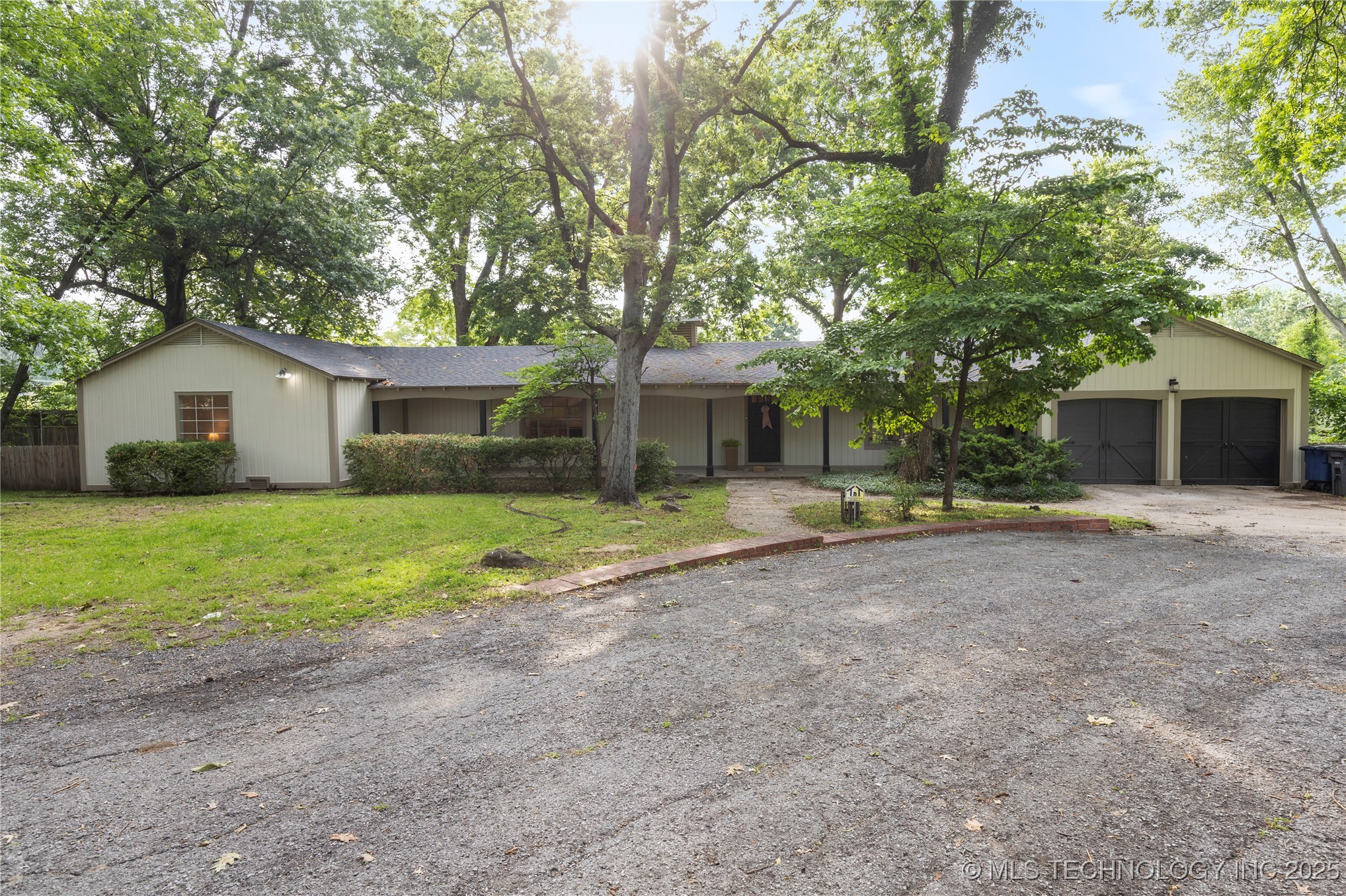 Tulsa, Oklahoma, 74105, United States, 4 Bedrooms Bedrooms, ,3 BathroomsBathrooms,Residential,For Sale,1848646
