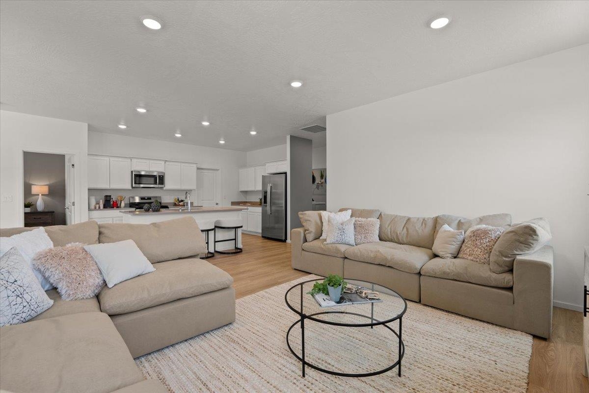 Deer Park, Washington, 99006, United States, 3 Bedrooms Bedrooms, ,2 BathroomsBathrooms,Residential,For Sale,1873845