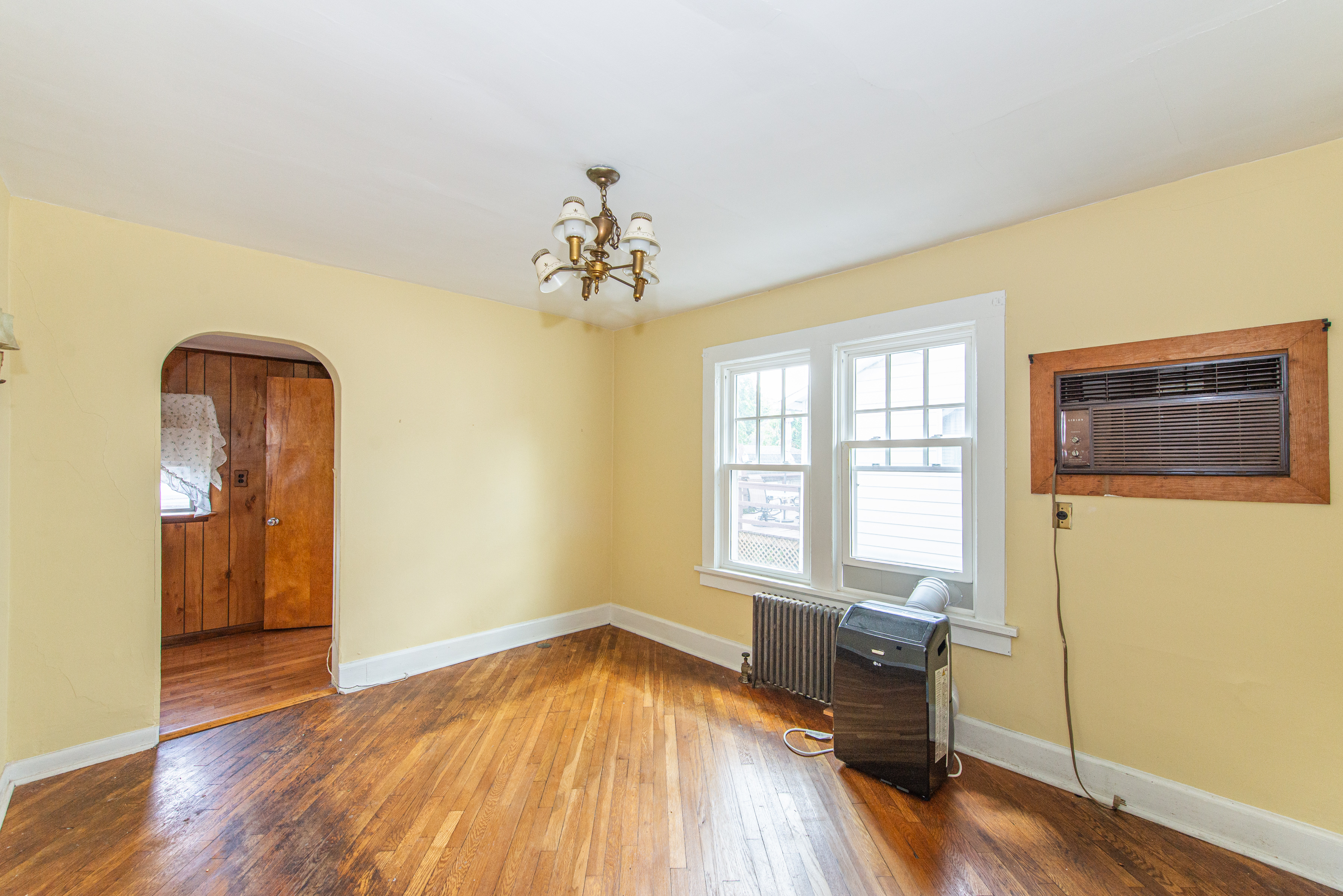 Nutley, New Jersey, 07110, United States, 3 Bedrooms Bedrooms, ,2 BathroomsBathrooms,Residential,For Sale,1935440