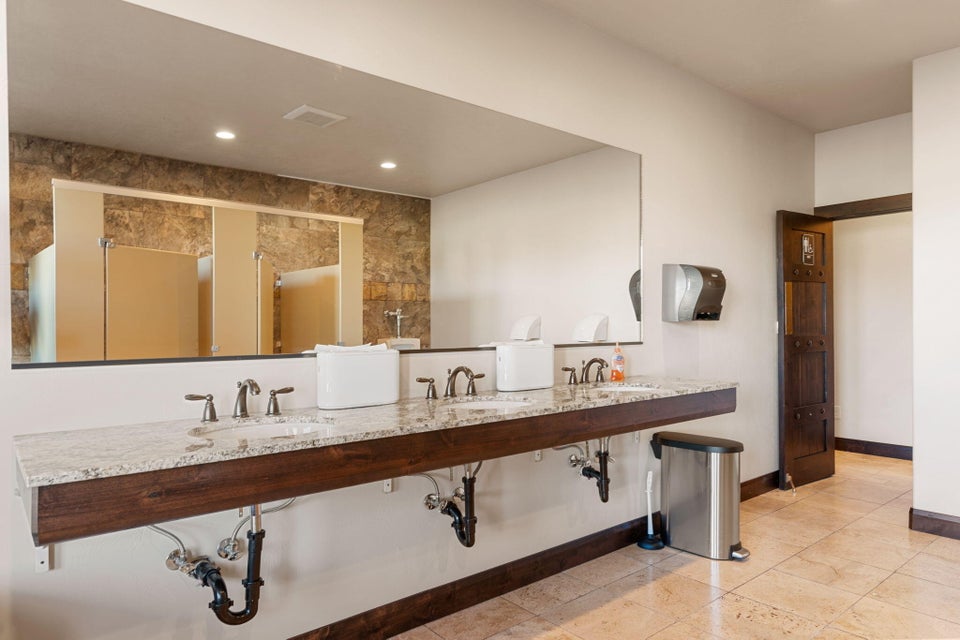 New Harmony, Utah, 84757, United States, 5 Bedrooms Bedrooms, ,6 BathroomsBathrooms,Residential,For Sale,2000791