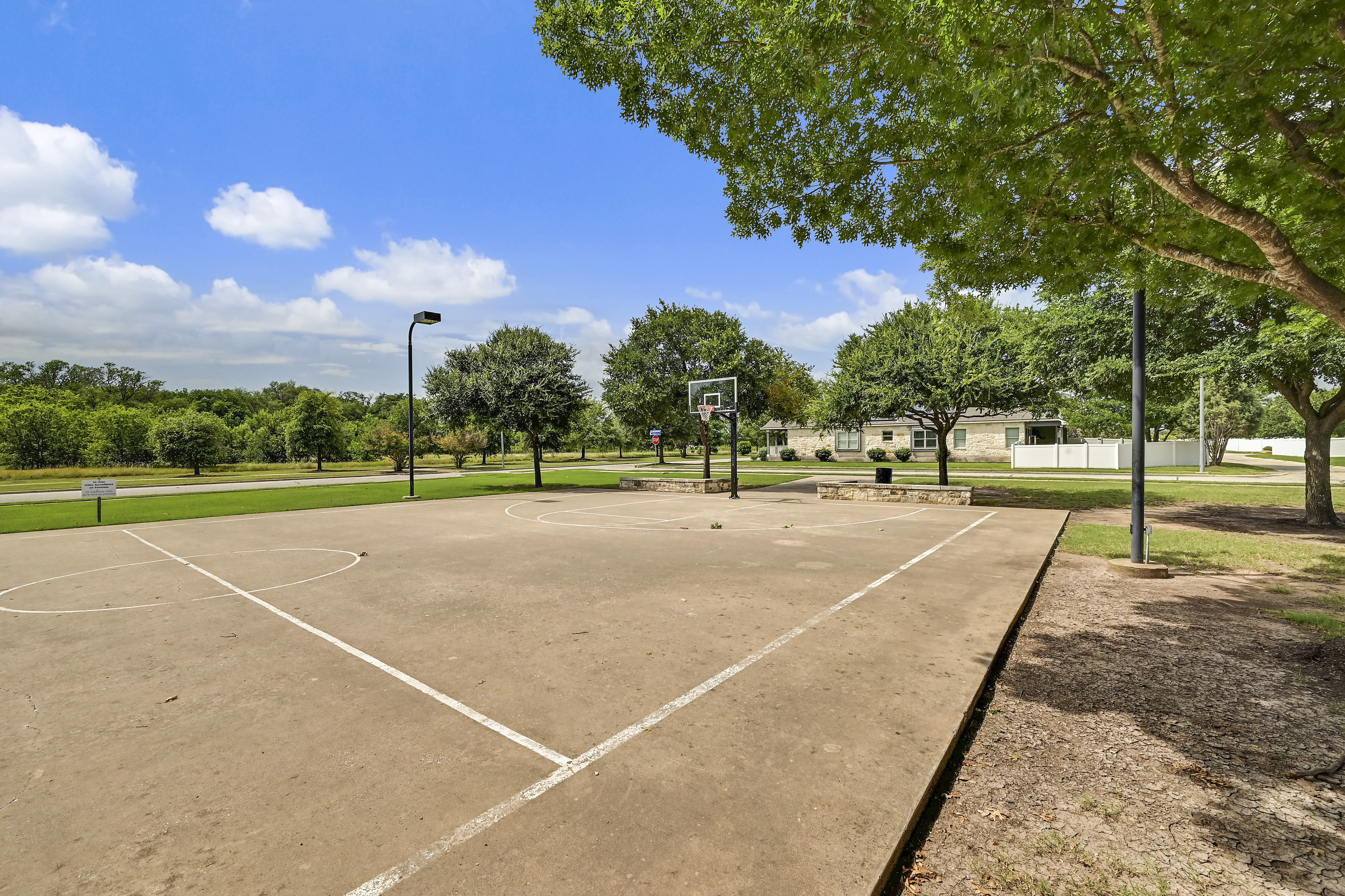  Rare 3-Car Garage + Corner Lot in Highland Park - 物件實景