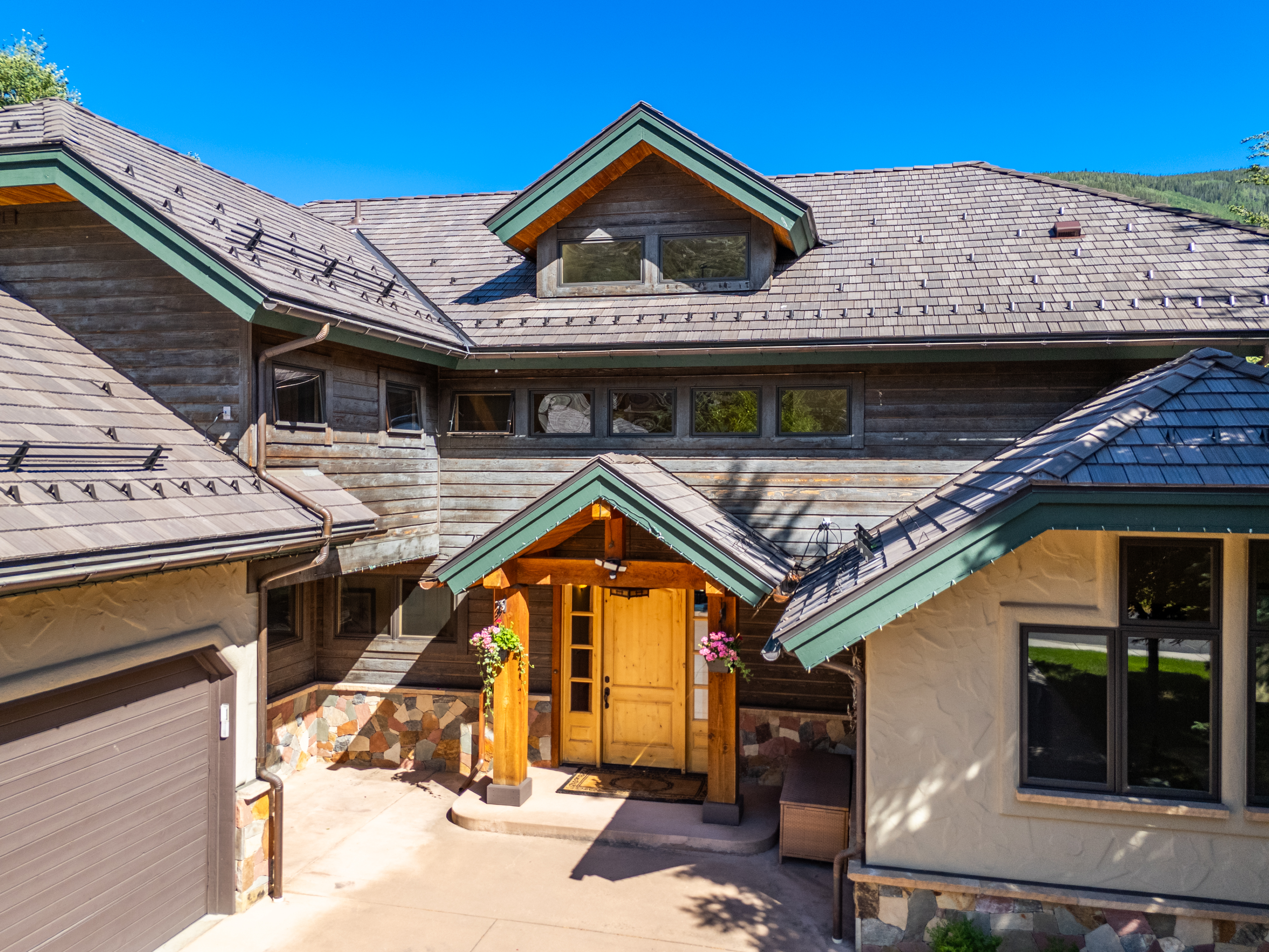  Custom-built, Single-family Home in the Exclusive Grand Traverse Neighborhood - 物件實景