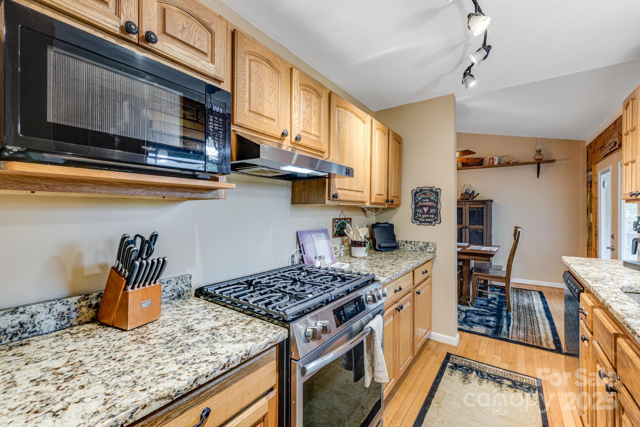 Spruce Pine, North Carolina, 28777, United States, 3 Bedrooms Bedrooms, ,3 BathroomsBathrooms,Residential,For Sale,1991683