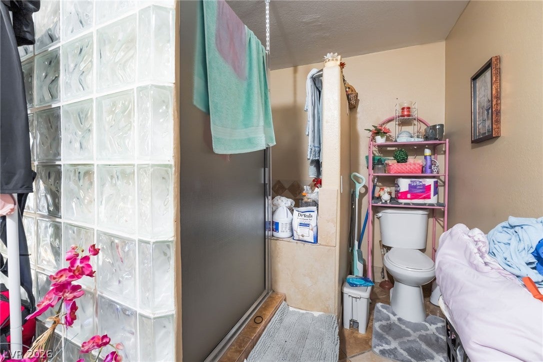 Las Vegas, Nevada, 89104, United States, 6 Bedrooms Bedrooms, ,2 BathroomsBathrooms,Residential,For Sale,2048974
