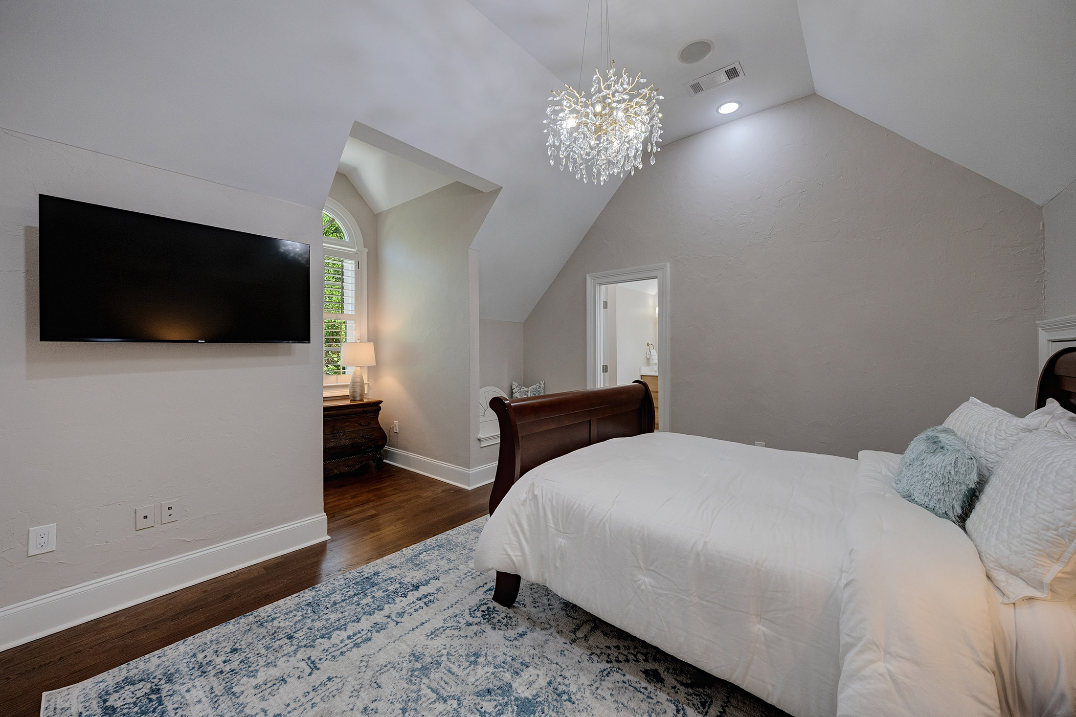  Impressive Brick Estate on a Private Wooded 1+/- Acre Lot in The Manor - 物件實景