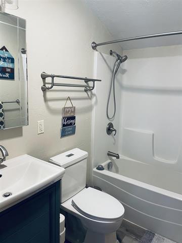 Hot Springs, South Dakota, 57747, United States, 3 Bedrooms Bedrooms, ,2 BathroomsBathrooms,Residential,For Sale,1993817