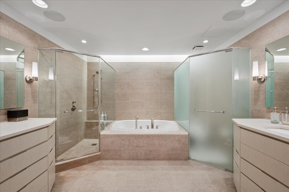 Chicago, Illinois, 60611, United States, 3 Bedrooms Bedrooms, ,5 BathroomsBathrooms,Residential,For Sale,1963980