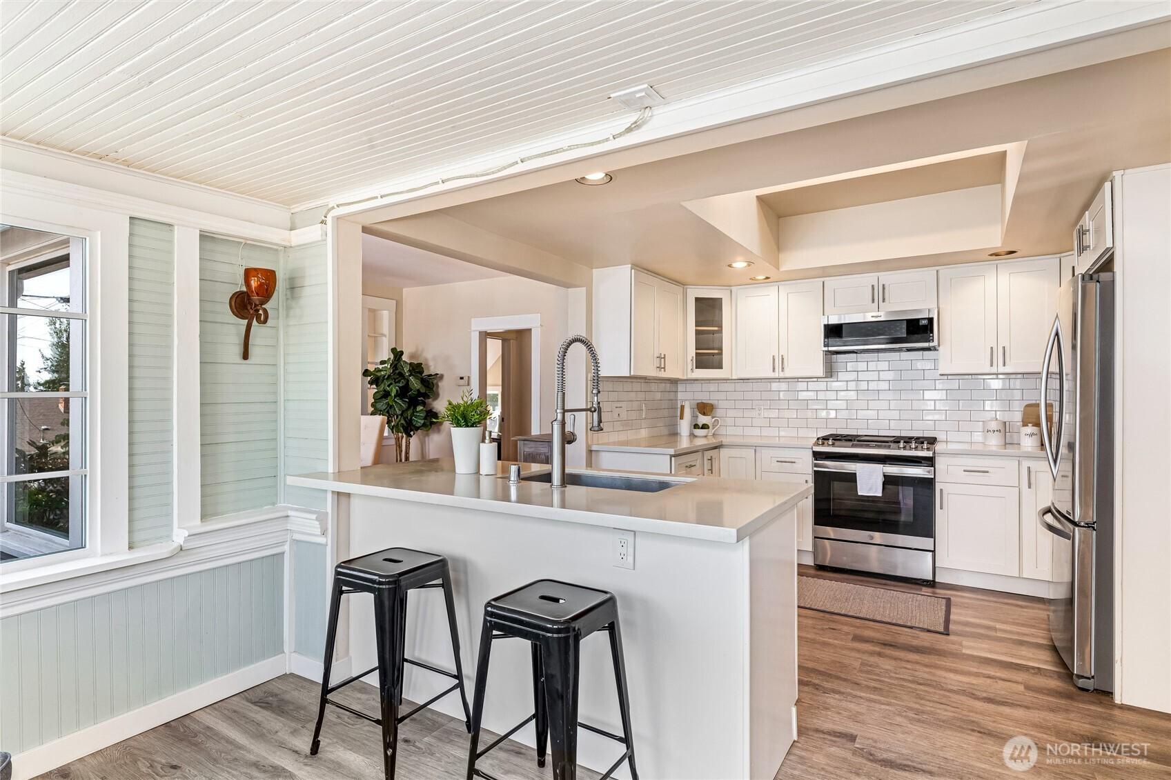 SEATTLE, Washington, 98103, United States, 4 Bedrooms Bedrooms, ,2 BathroomsBathrooms,Residential,For Sale,1874461