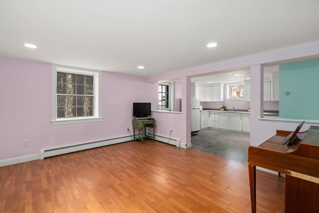 Weston, Massachusetts, 02493, United States, 4 Bedrooms Bedrooms, ,3 BathroomsBathrooms,Residential,For Sale,1804210