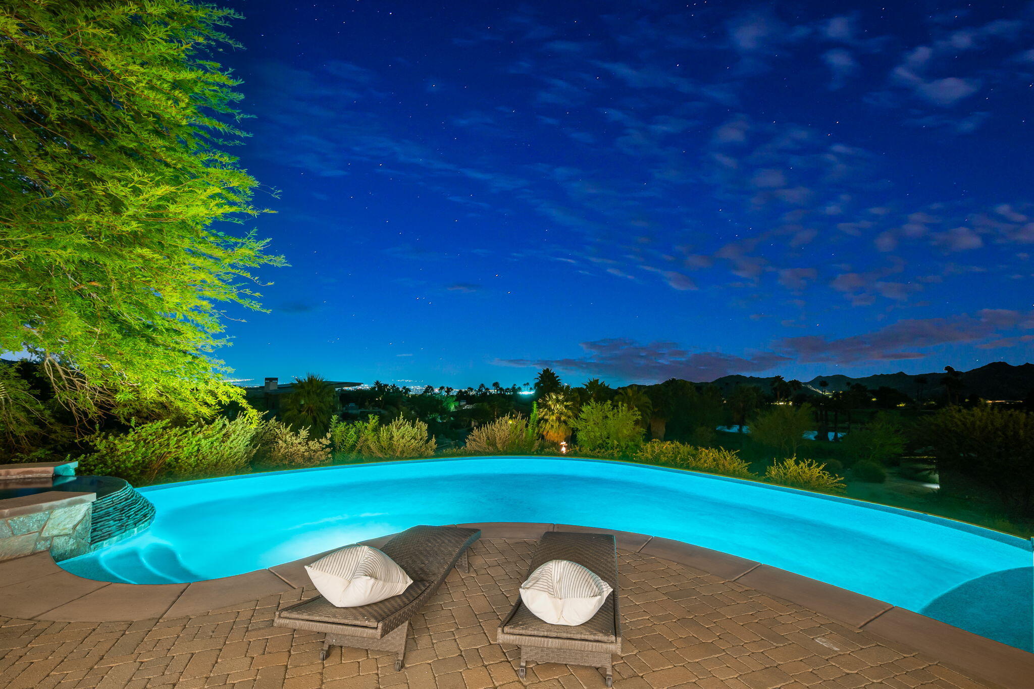 Palm Desert, California, 92260, United States, 7 Bedrooms Bedrooms, ,9 BathroomsBathrooms,Residential,For Sale,1996836