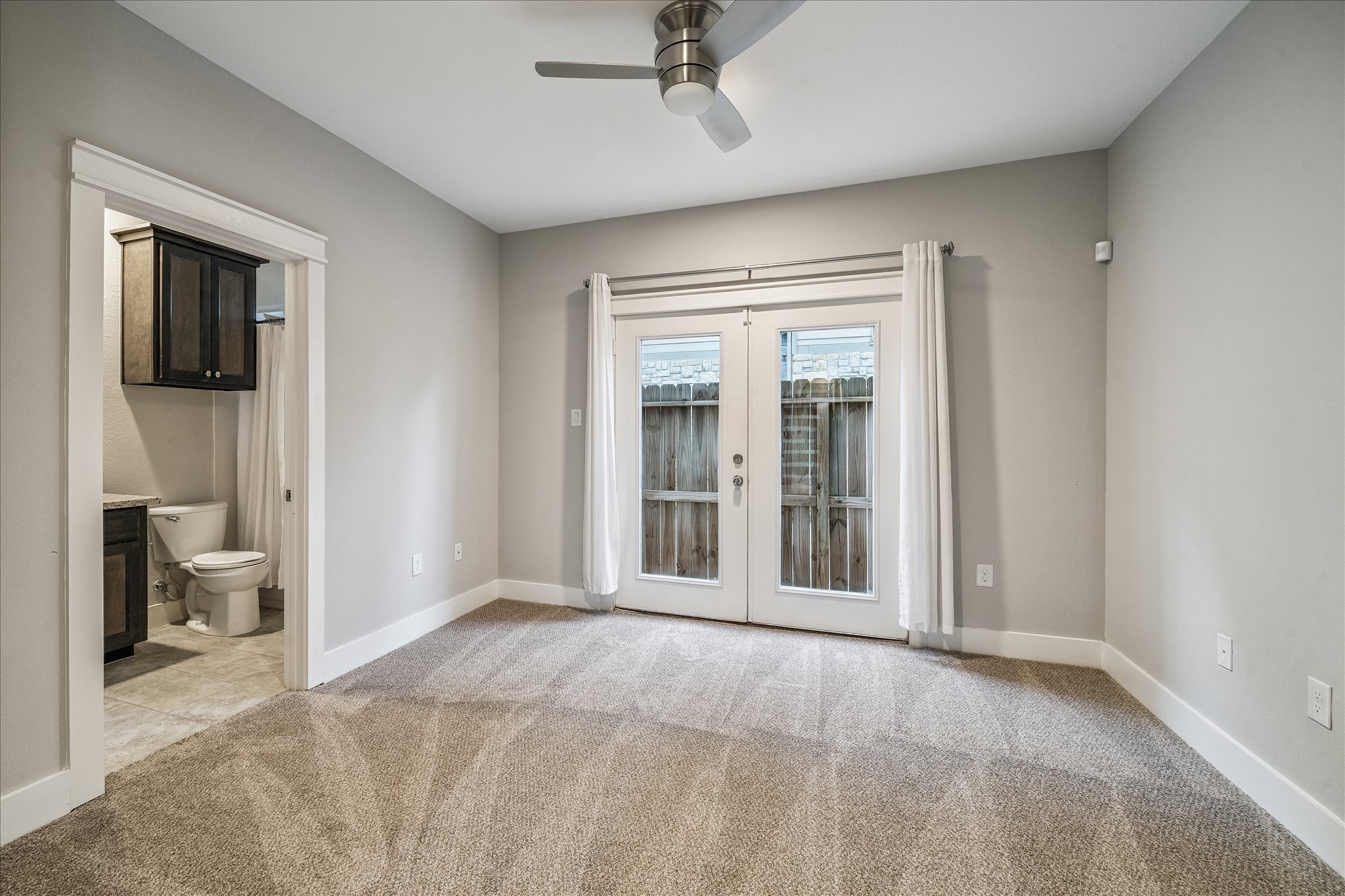  608 W 28th Street B - 物件實景
