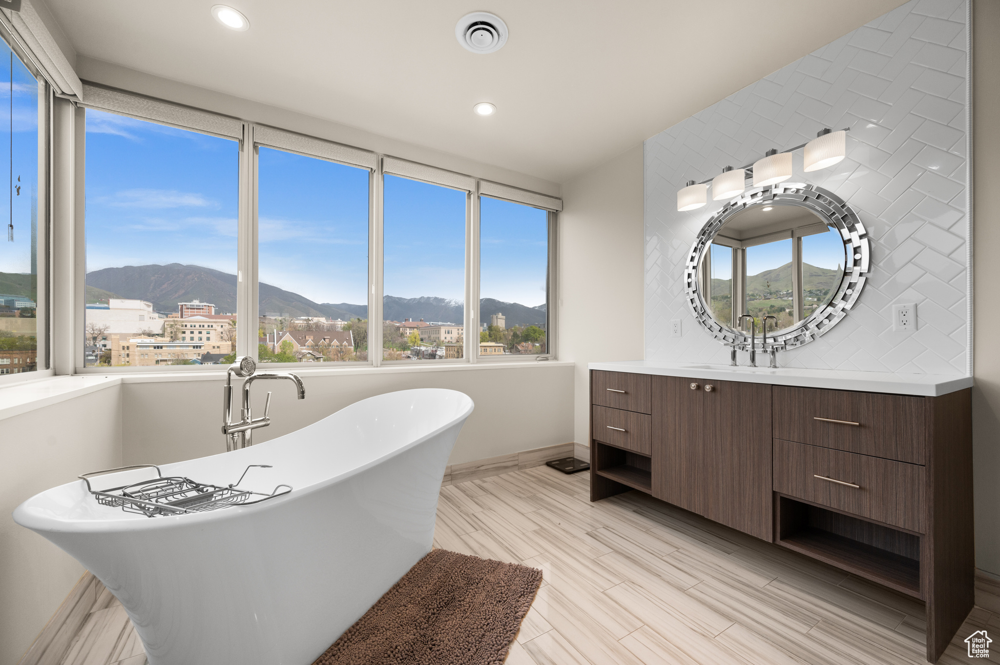 Salt Lake City, Utah, 84102, United States, 3 Bedrooms Bedrooms, ,3 BathroomsBathrooms,Residential,For Sale,1795279