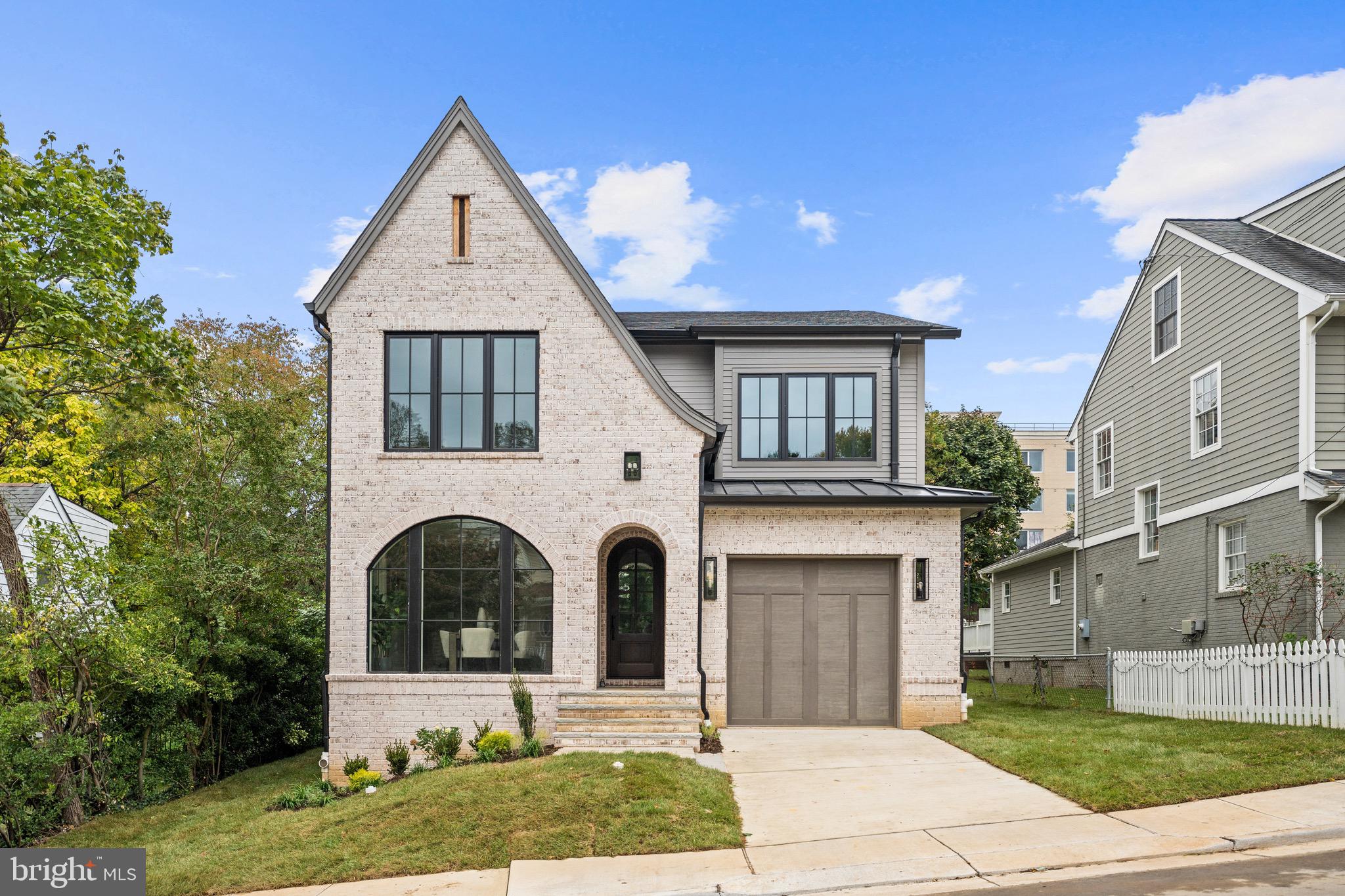 Arlington, Virginia, 22207, United States, 4 Bedrooms Bedrooms, ,5 BathroomsBathrooms,Residential,For Sale,1990203