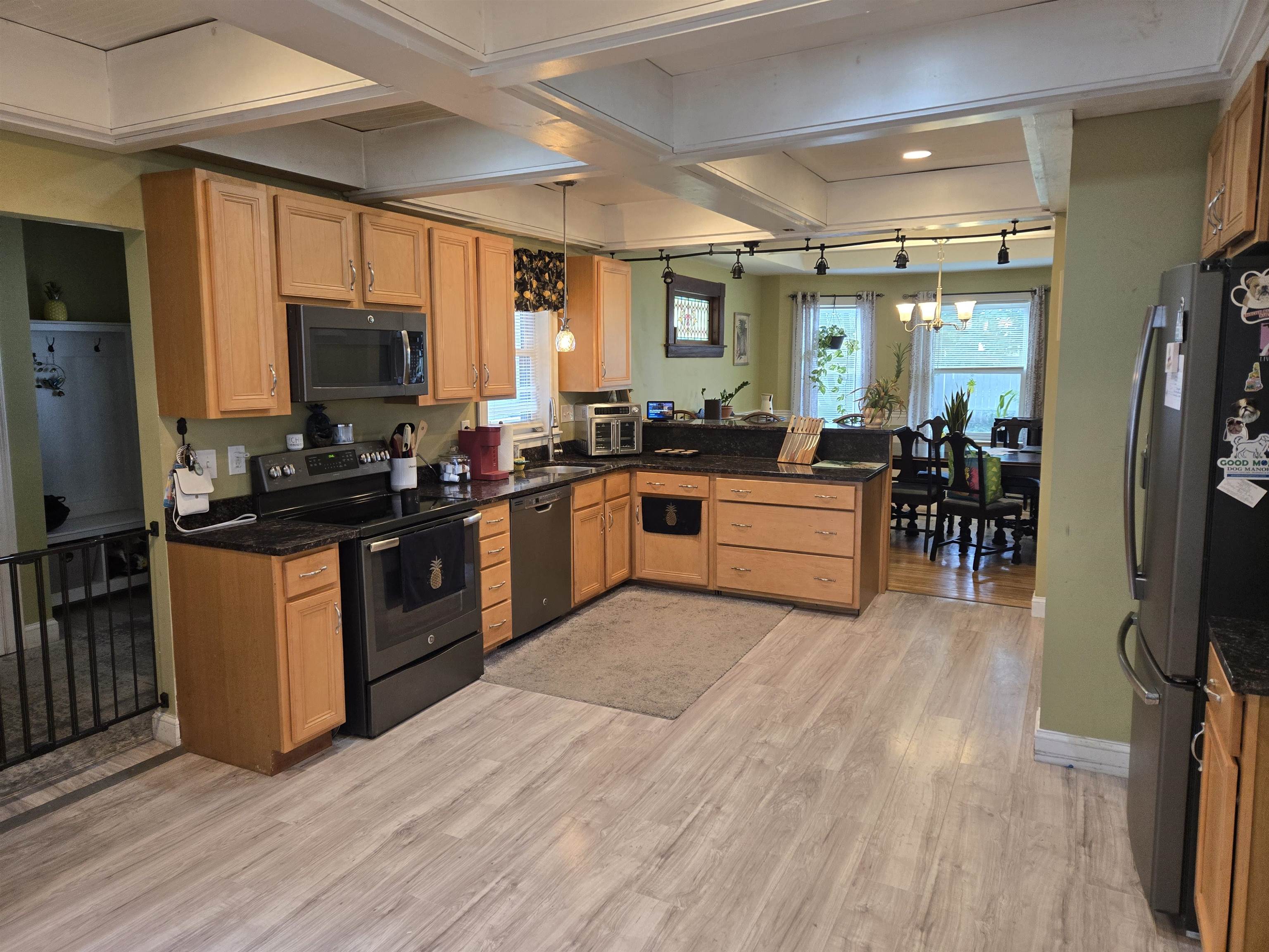 Manchester, New Hampshire, 03104, United States, 3 Bedrooms Bedrooms, ,3 BathroomsBathrooms,Residential,For Sale,1896803