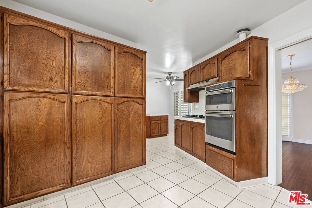 Los Angeles, California, 90056, United States, 5 Bedrooms Bedrooms, ,3 BathroomsBathrooms,Residential,For Sale,1987741