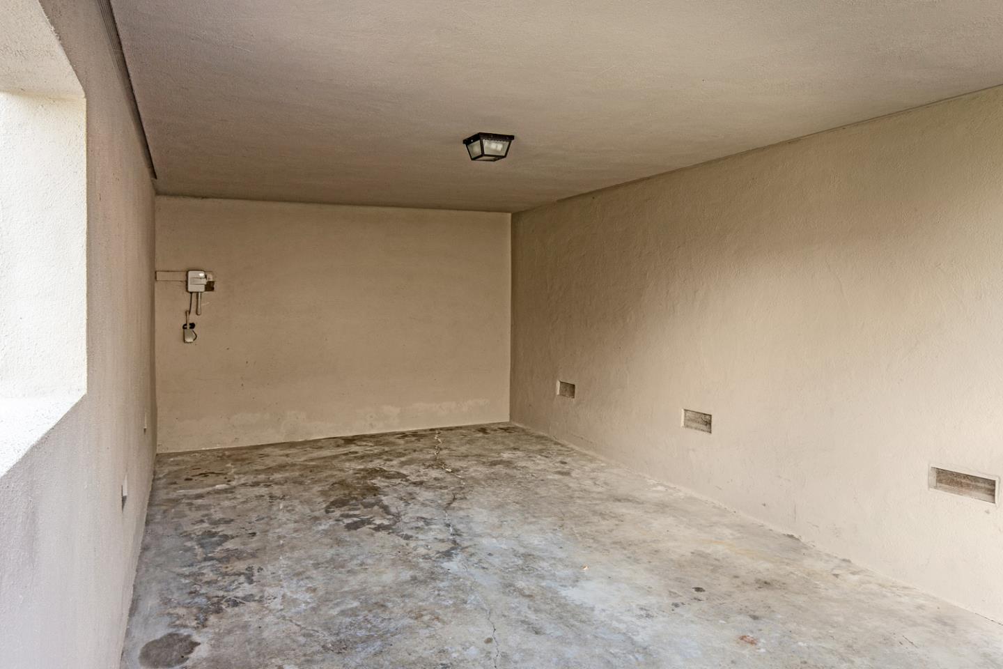 Hillsborough, California, 94010, United States, 3 Bedrooms Bedrooms, ,4 BathroomsBathrooms,Residential,For Sale,1989109