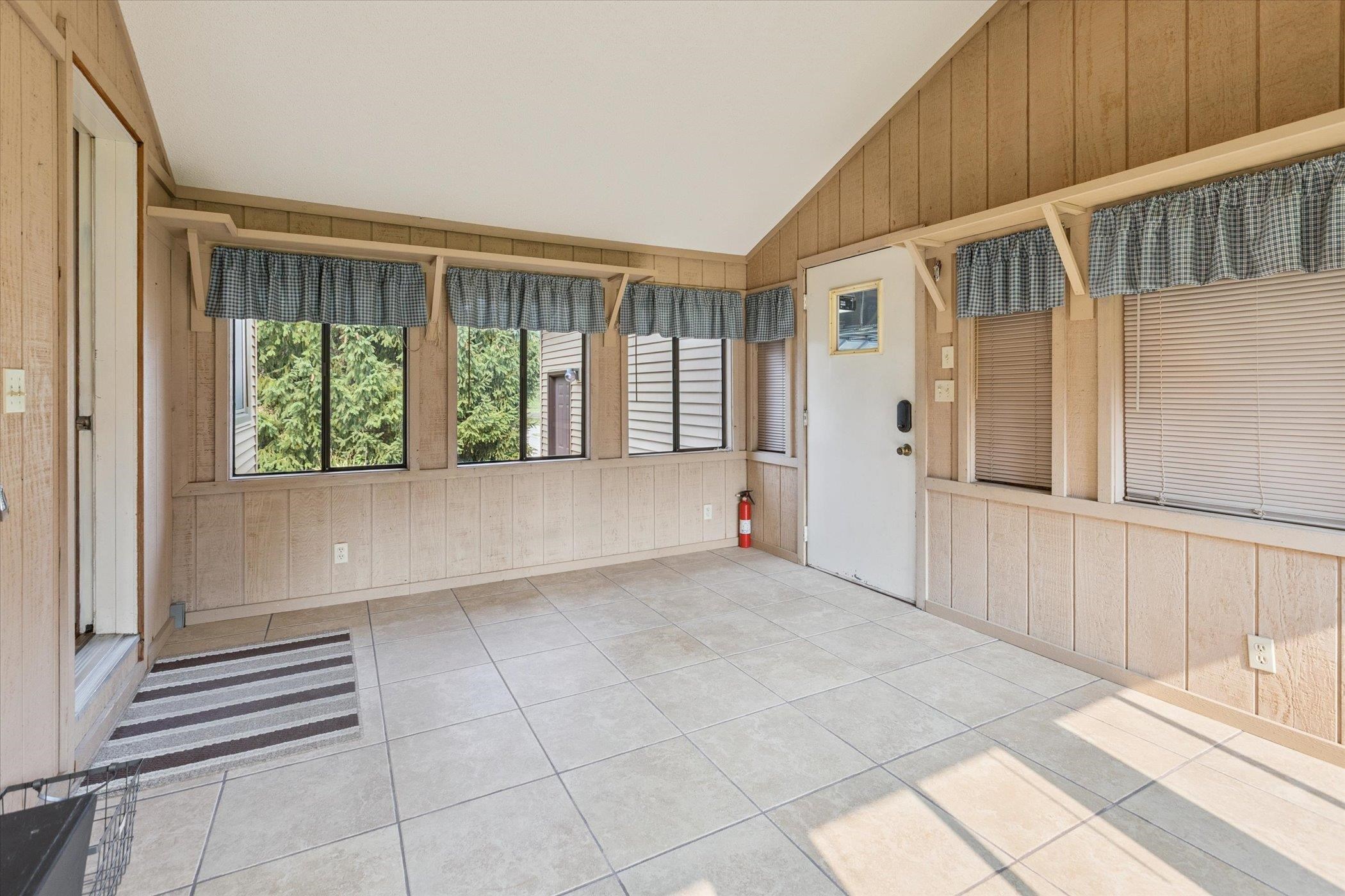 Midland, Michigan, 48640, United States, 3 Bedrooms Bedrooms, ,3 BathroomsBathrooms,Residential,For Sale,1975279