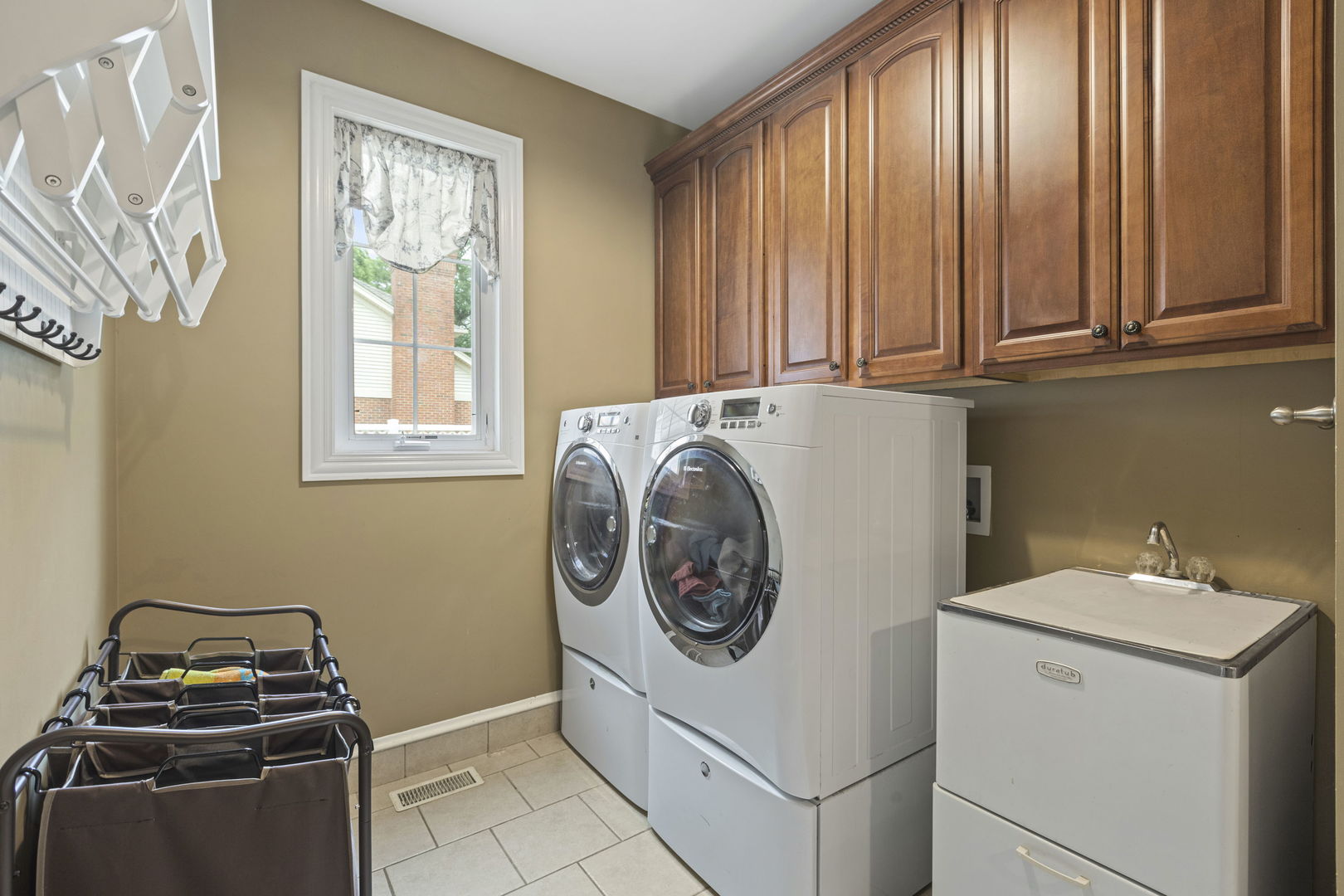 Prospect Heights, Illinois, 60070, United States, 4 Bedrooms Bedrooms, ,4 BathroomsBathrooms,Residential,For Sale,1940157
