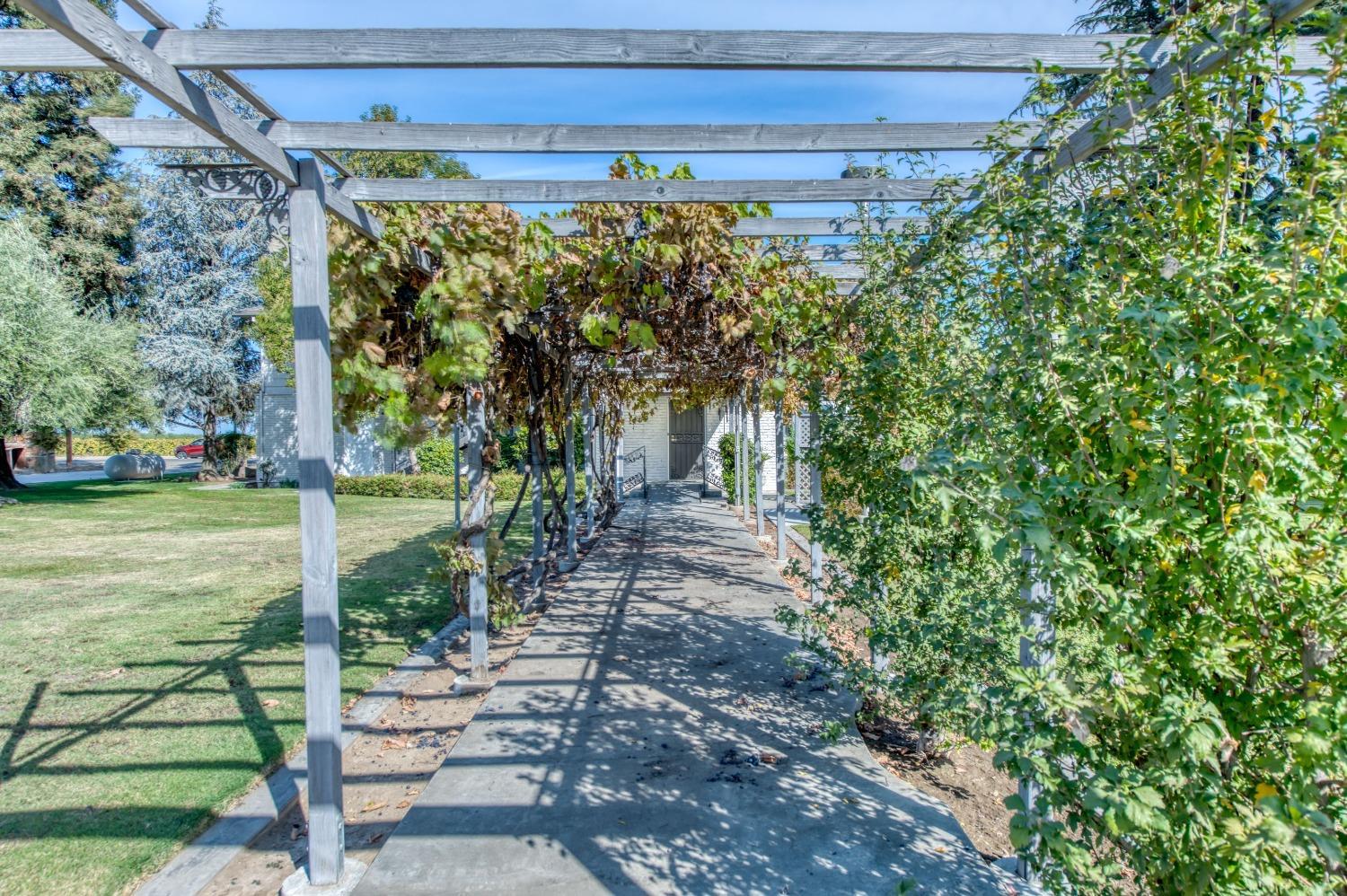 Kerman, California, 93630, United States, 5 Bedrooms Bedrooms, ,3 BathroomsBathrooms,Residential,For Sale,1928392
