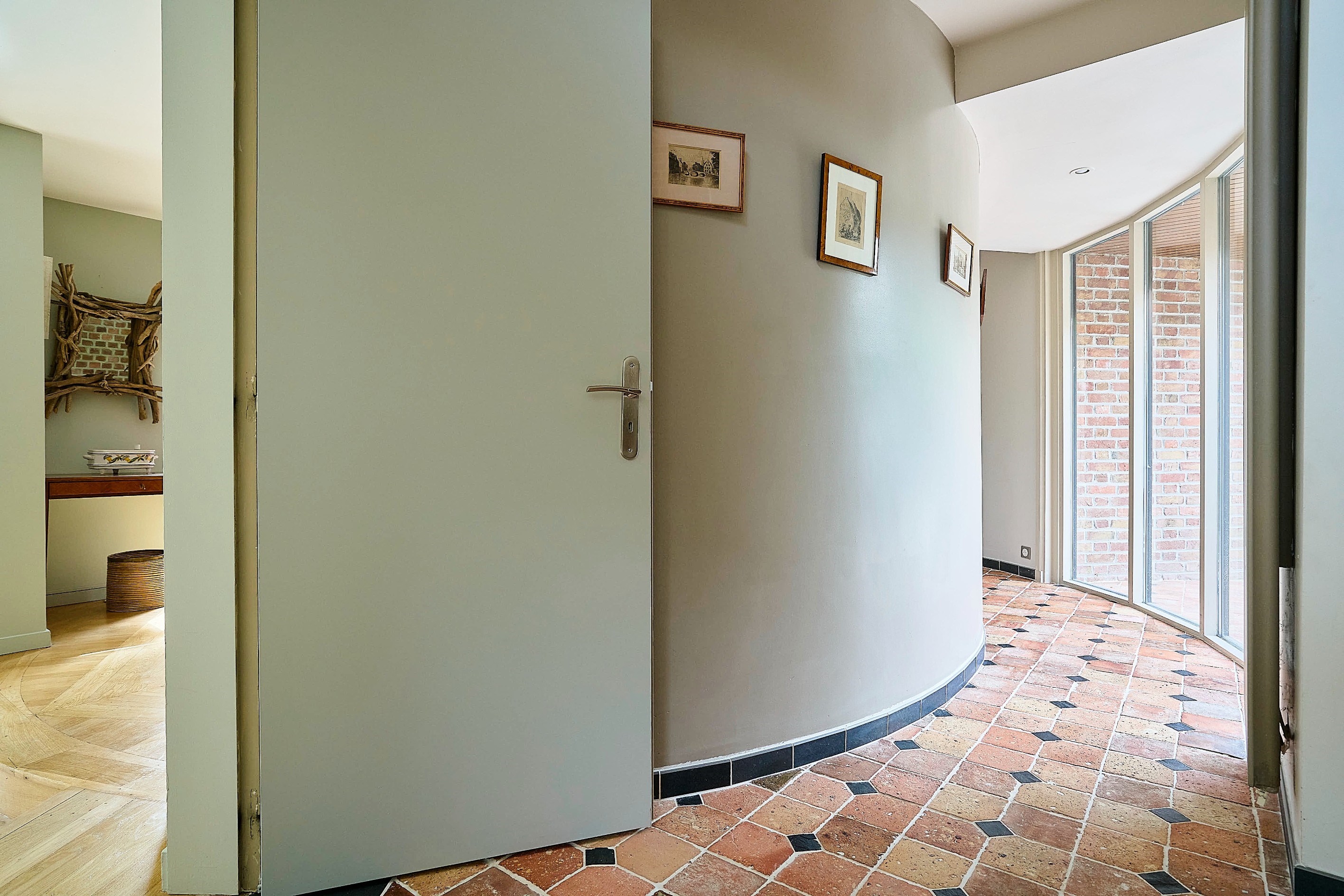  Substantial Family Residence in Croix - 232m² with 2716m² Land - 物件實景