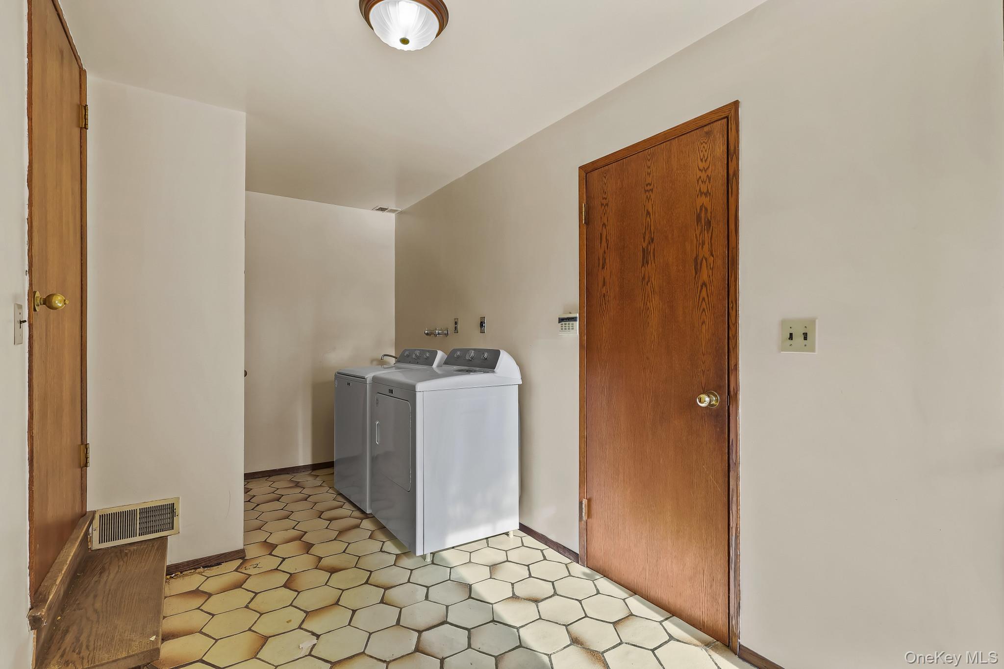 Harrison, New York, 10528, United States, 4 Bedrooms Bedrooms, ,5 BathroomsBathrooms,Residential,For Sale,1989402