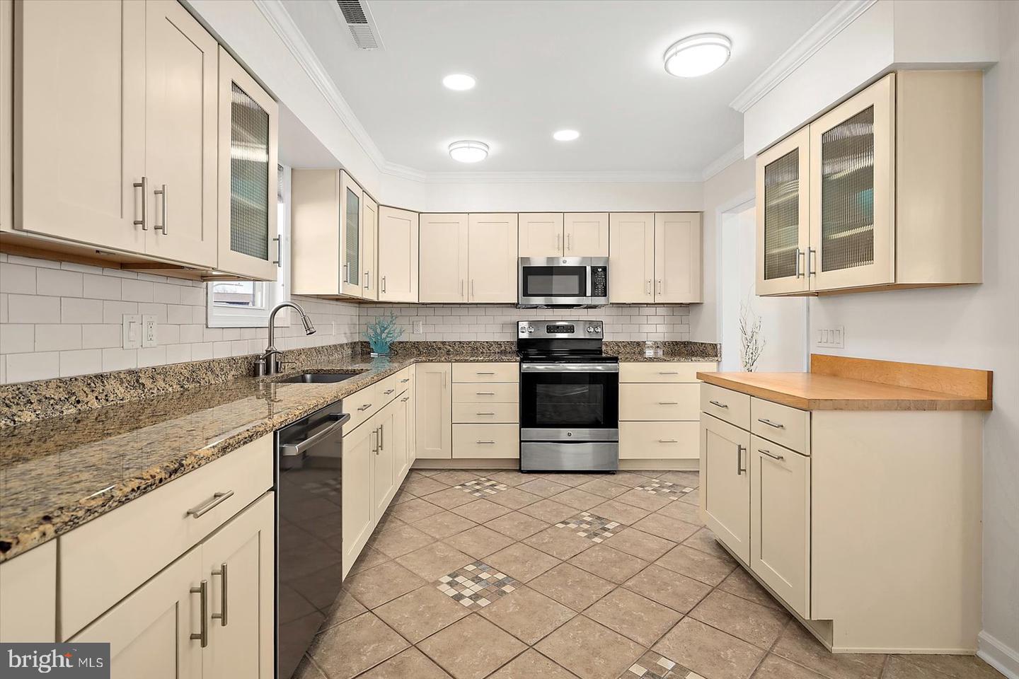 Ocean City, Maryland, 21842, United States, 3 Bedrooms Bedrooms, ,4 BathroomsBathrooms,Residential,For Sale,1986506