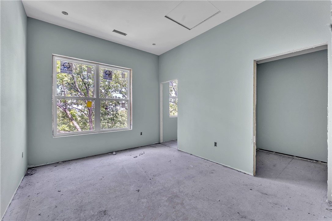 Fayetteville, Arkansas, 72703, United States, 4 Bedrooms Bedrooms, ,5 BathroomsBathrooms,Residential,For Sale,1902813