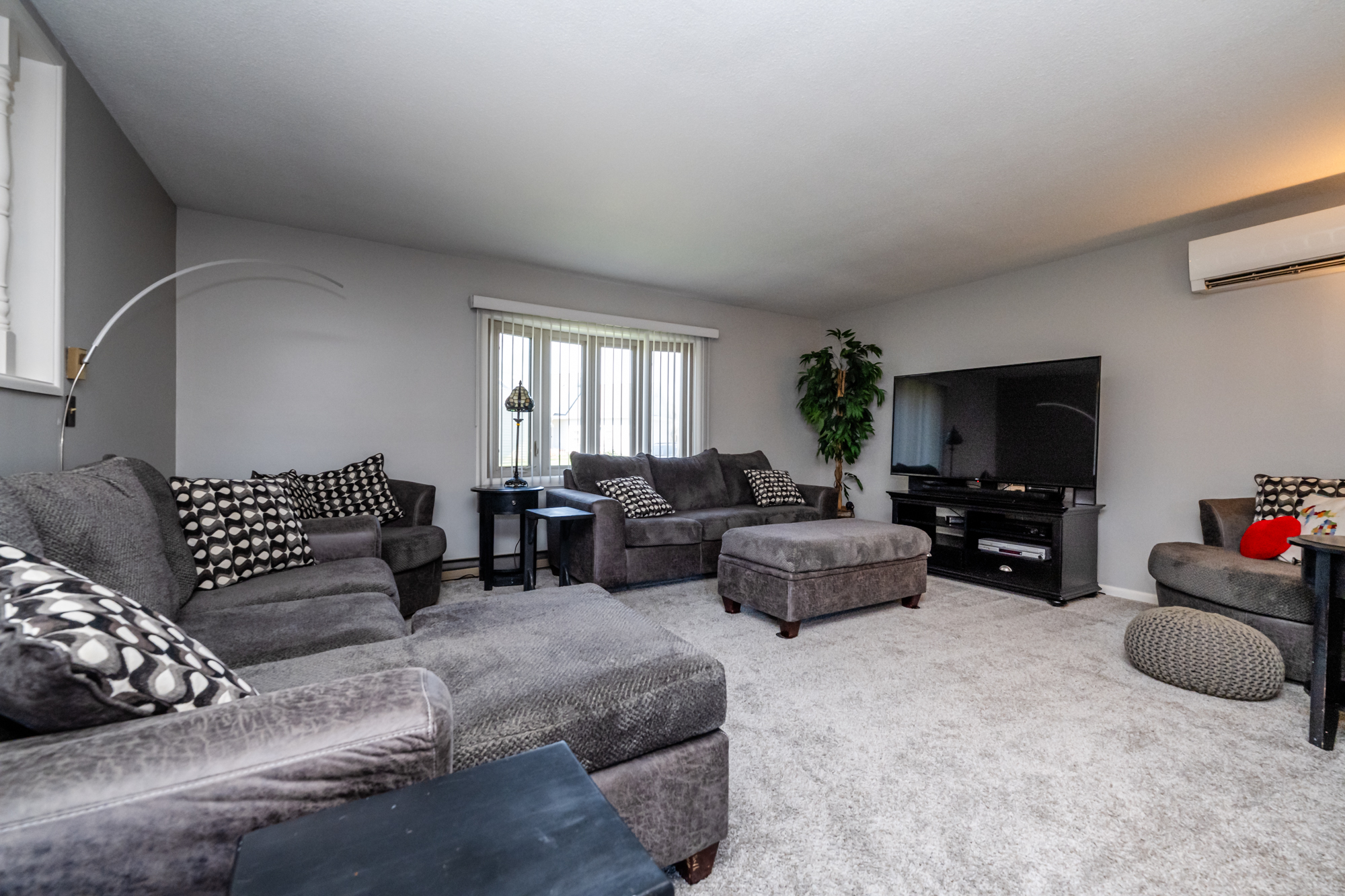 Coloma, Michigan, 49038, United States, 3 Bedrooms Bedrooms, ,2 BathroomsBathrooms,Residential,For Sale,1787347