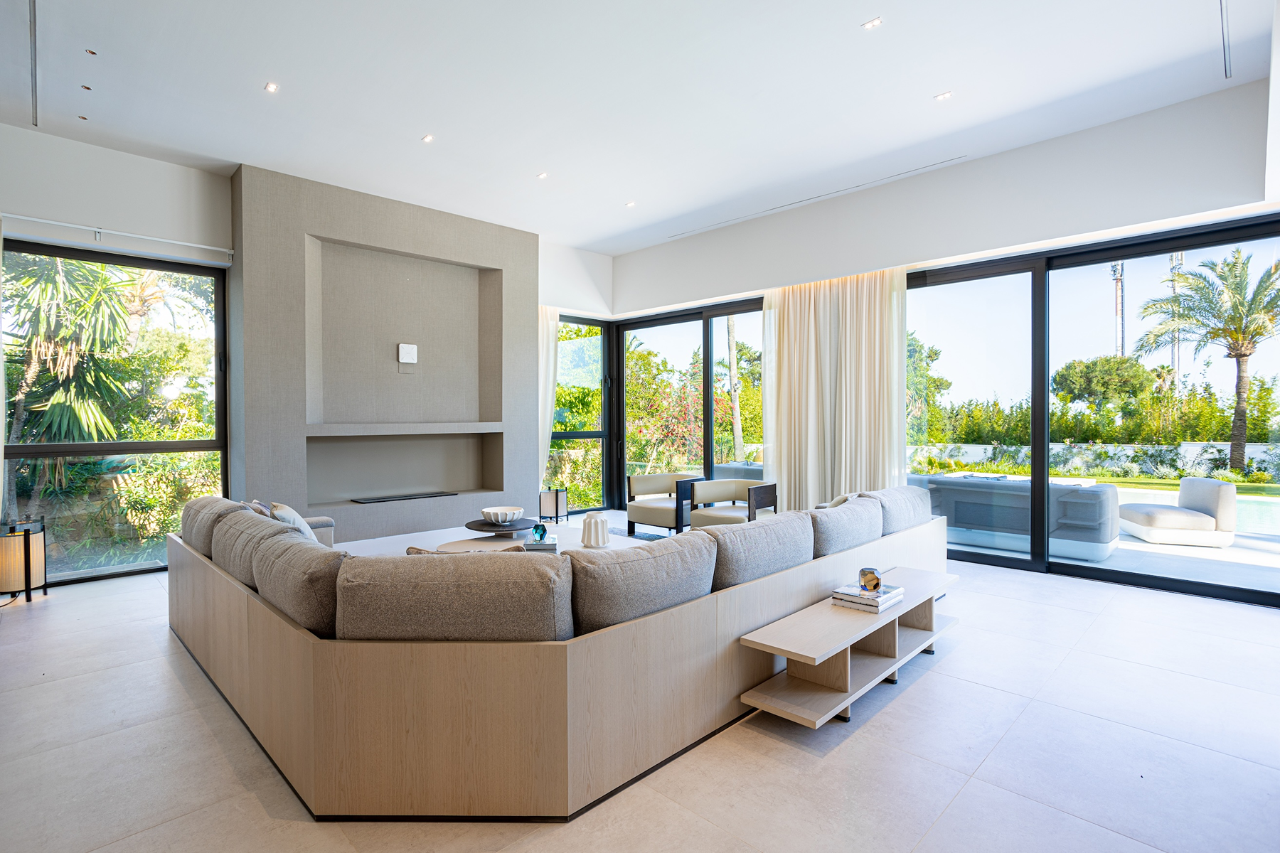  South-facing villa with expansive garden near El Paraíso Golf - 物件實景