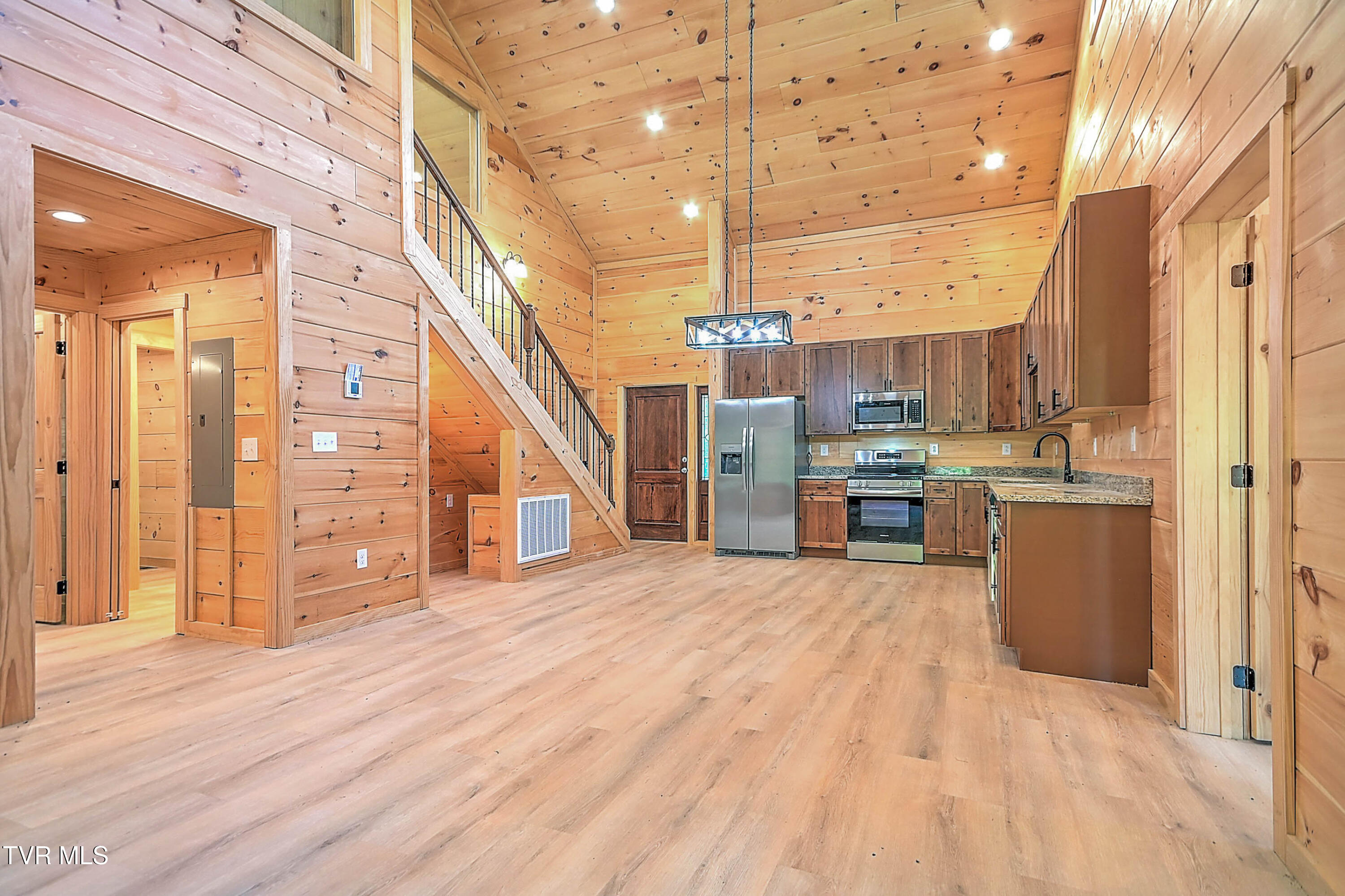 Greeneville, Tennessee, 37743, United States, 4 Bedrooms Bedrooms, ,3 BathroomsBathrooms,Residential,For Sale,1976358