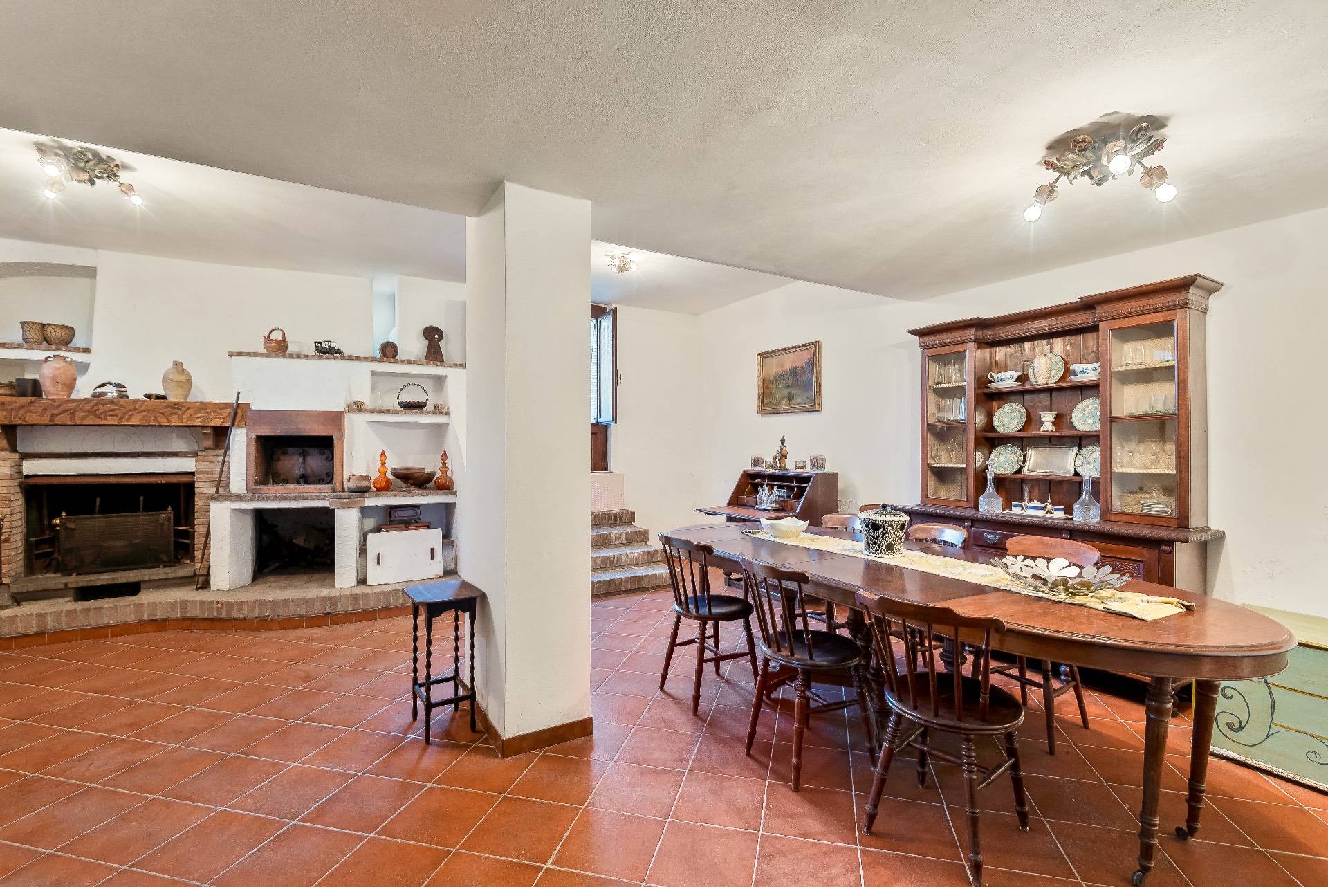 Massa, Massa-Carrara, 54100, IT, 4 Bedrooms Bedrooms, ,4 BathroomsBathrooms,Residential,For Sale,1688477