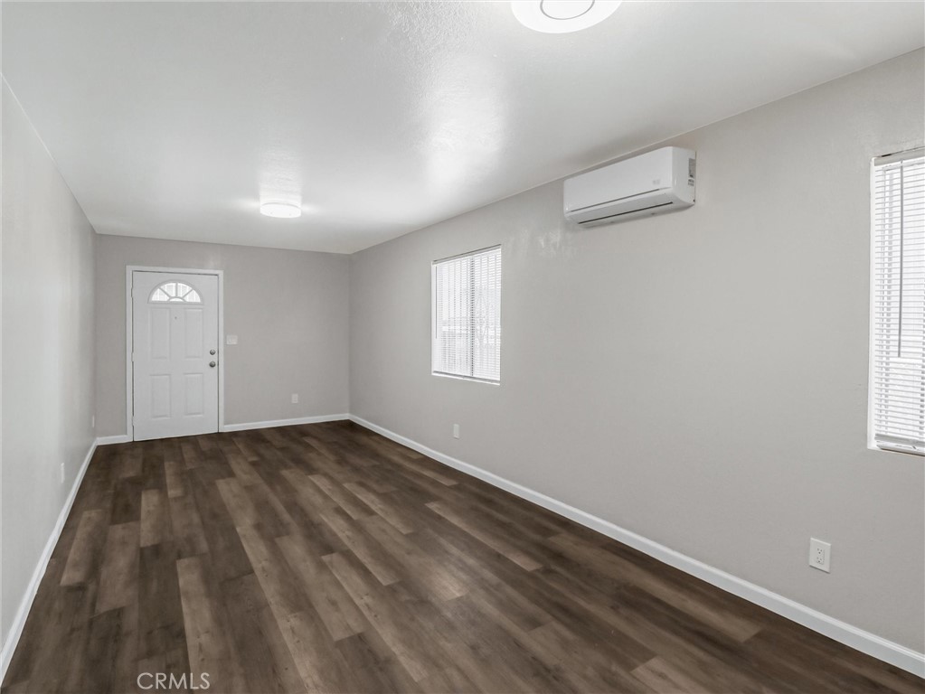 Los Angeles, California, 90003, United States, 5 Bedrooms Bedrooms, ,3 BathroomsBathrooms,Residential,For Sale,1935114