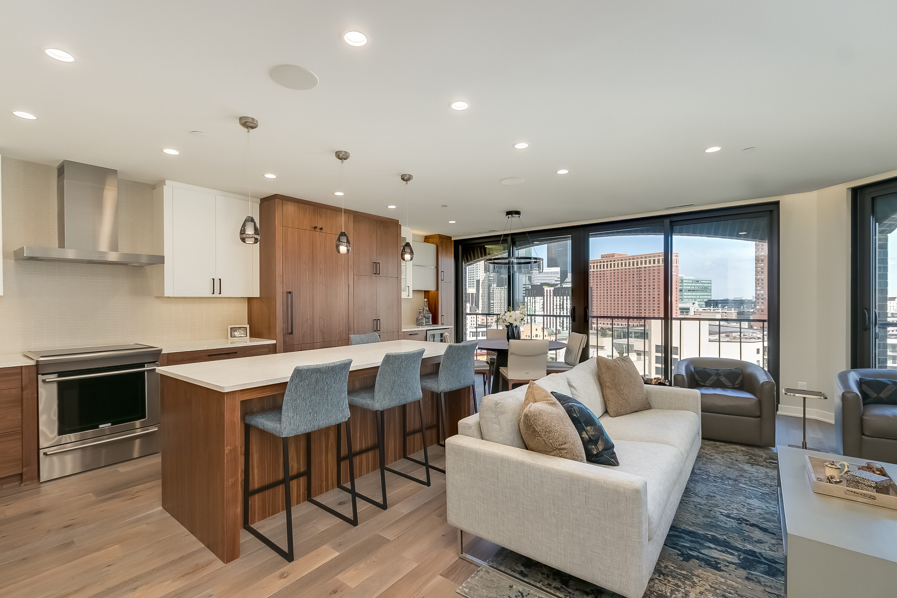  Luxurious Reimagined Downtown Condo - 物件實景