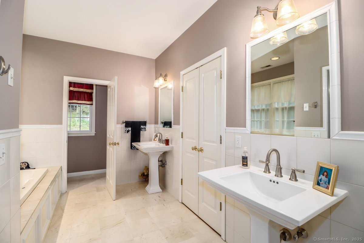 Bridgewater, Connecticut, 06752, United States, 4 Bedrooms Bedrooms, ,6 BathroomsBathrooms,Residential,For Sale,1850308