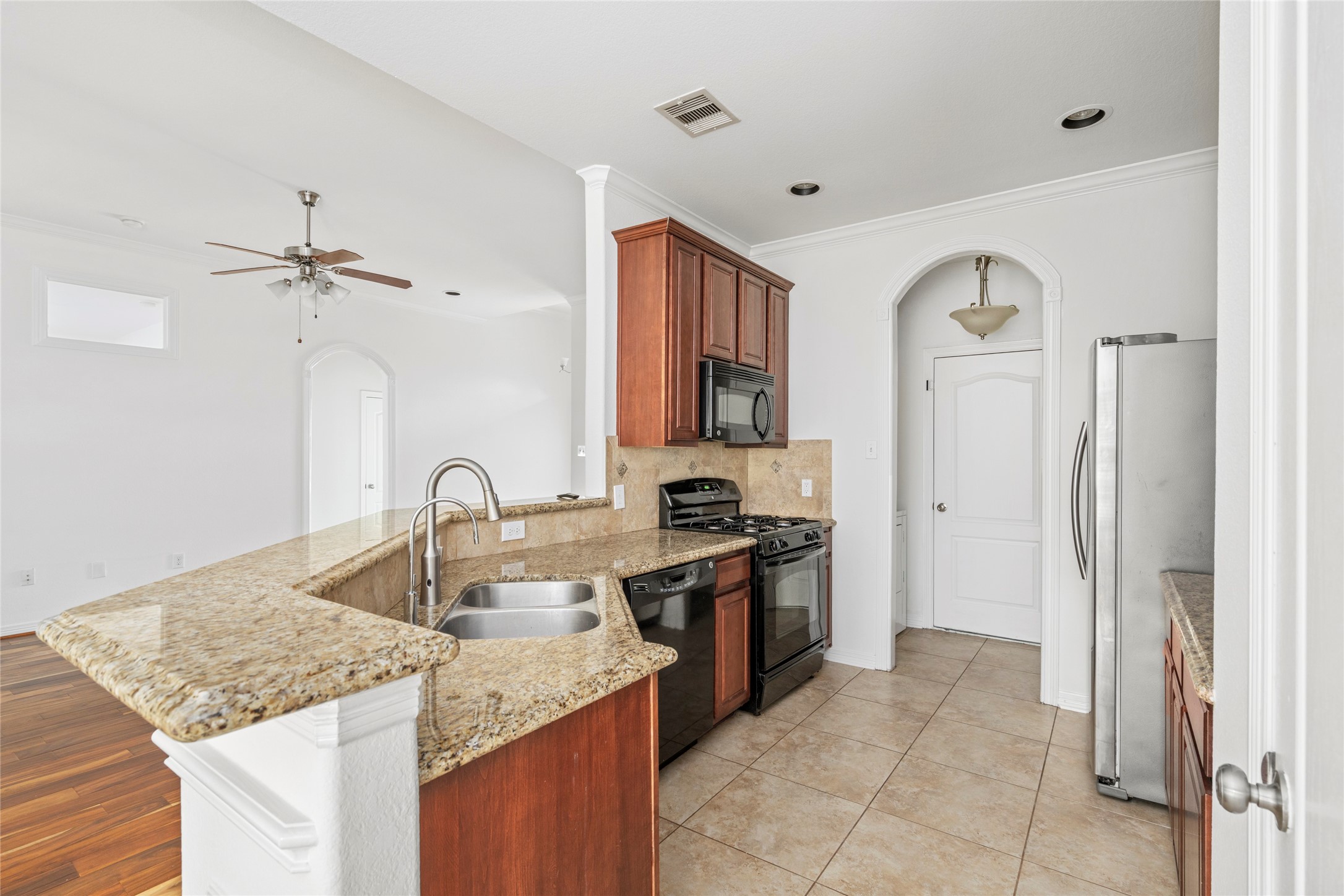  1613 Saulnier Street - 物件實景