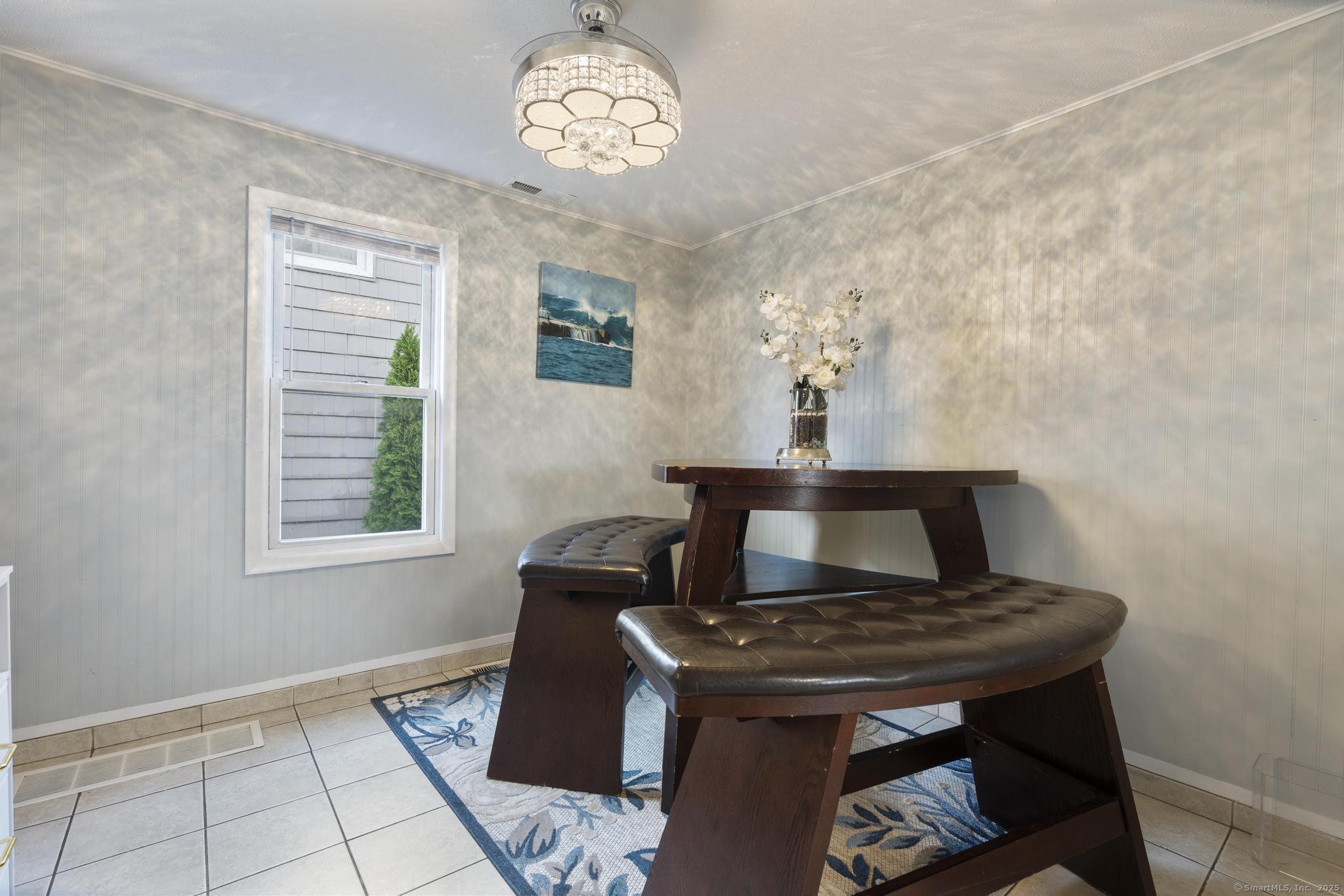 Milford, Connecticut, 06460, United States, 3 Bedrooms Bedrooms, ,2 BathroomsBathrooms,Residential,For Sale,1942081