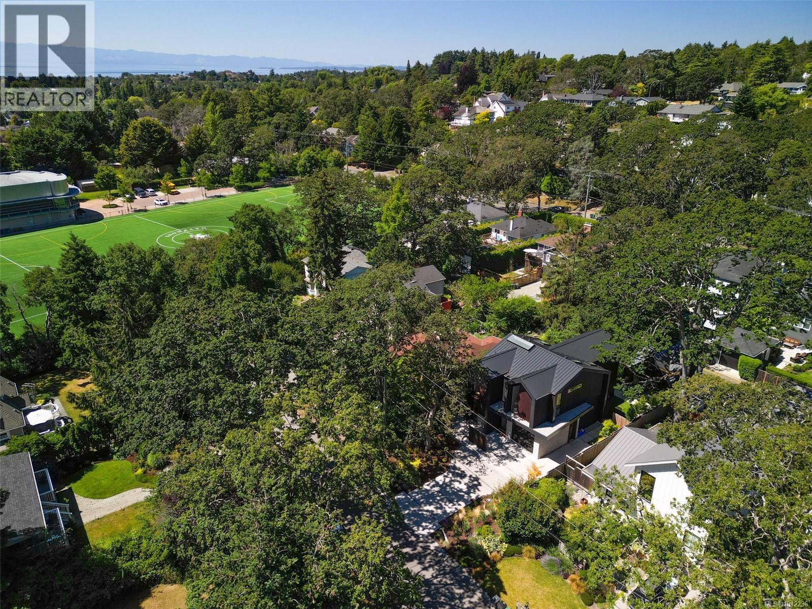 VICTORIA, British Columbia, V8S 4A6, CA, 6 Bedrooms Bedrooms, ,5 BathroomsBathrooms,Residential,For Sale,1948735
