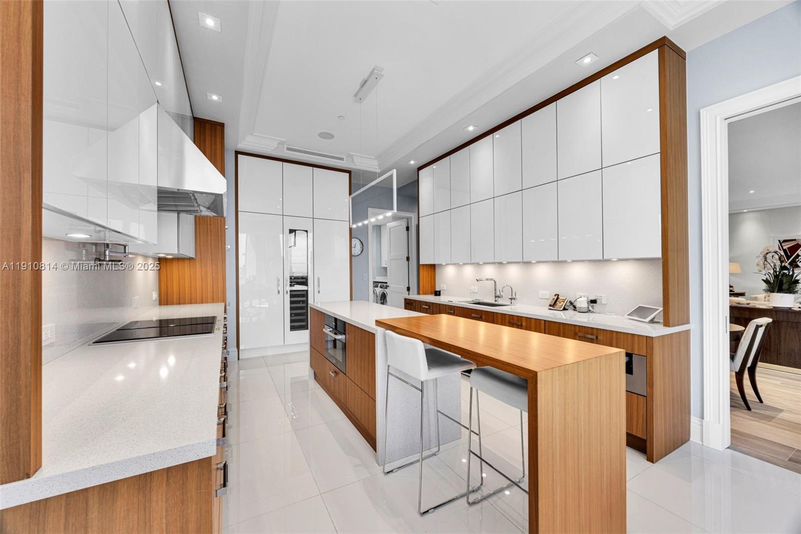 Coral Gables, Florida, 33133, United States, 3 Bedrooms Bedrooms, ,4 BathroomsBathrooms,Residential,For Sale,1989420